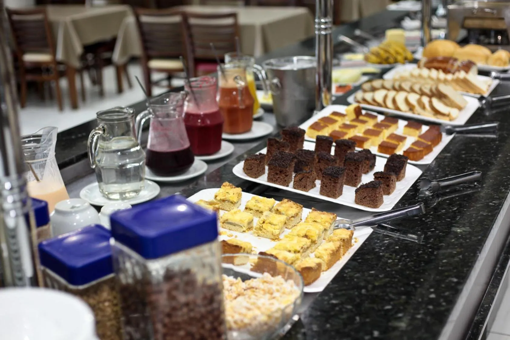 Restaurant/places to eat in Miotto Executive Hotel