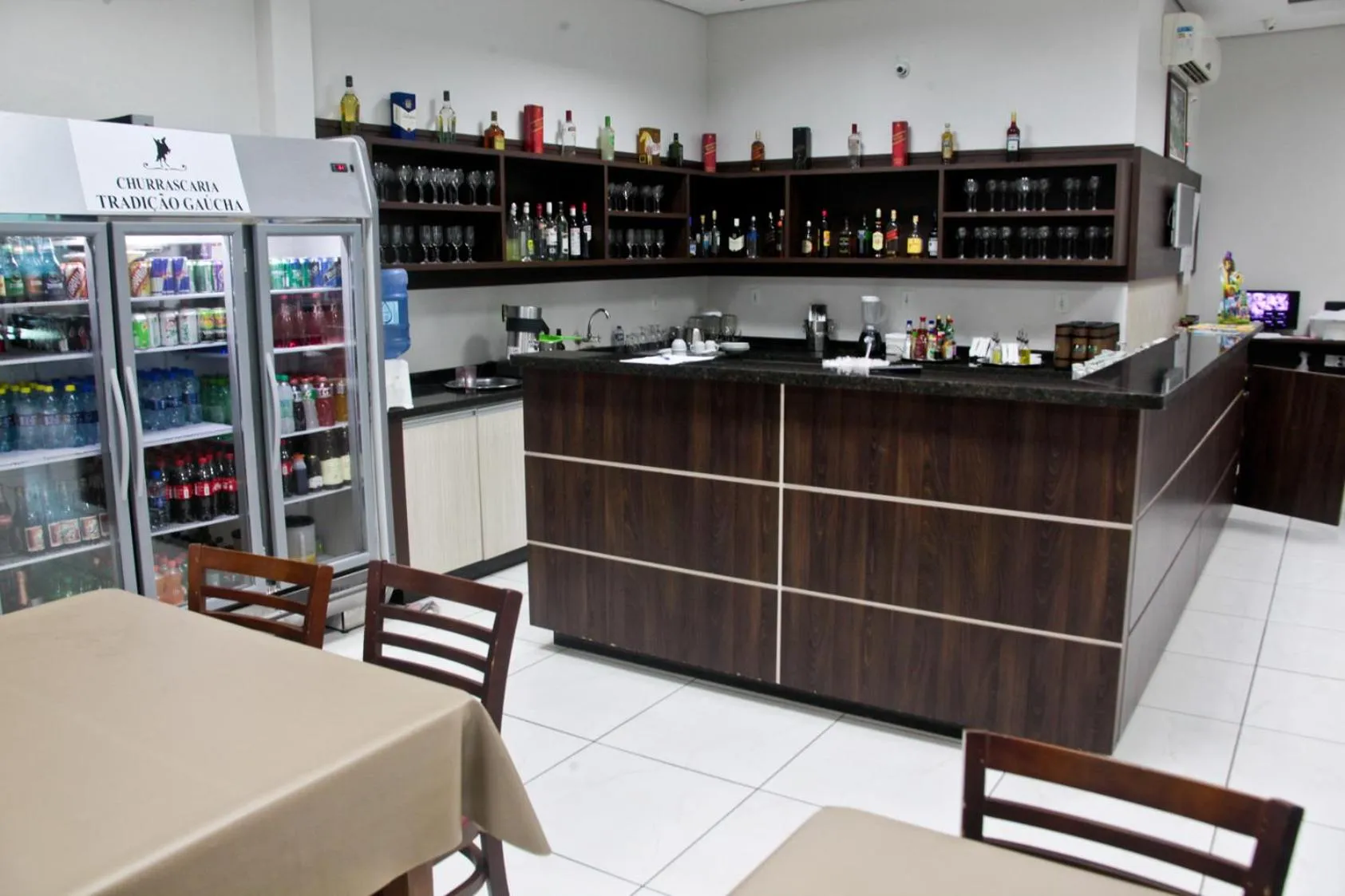 Restaurant/places to eat in Miotto Executive Hotel