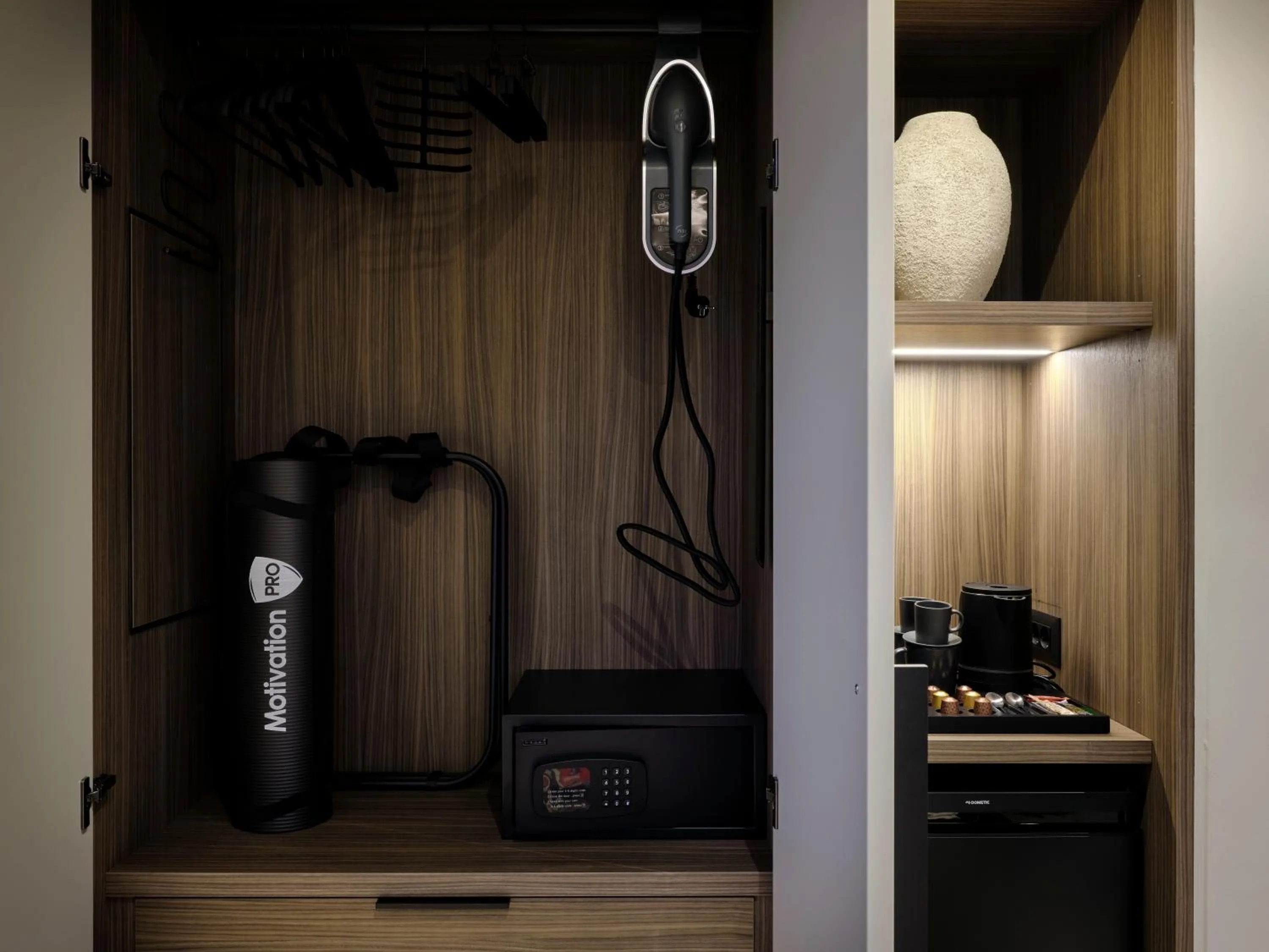 Coffee/tea facilities in Bond Smart Living Suites