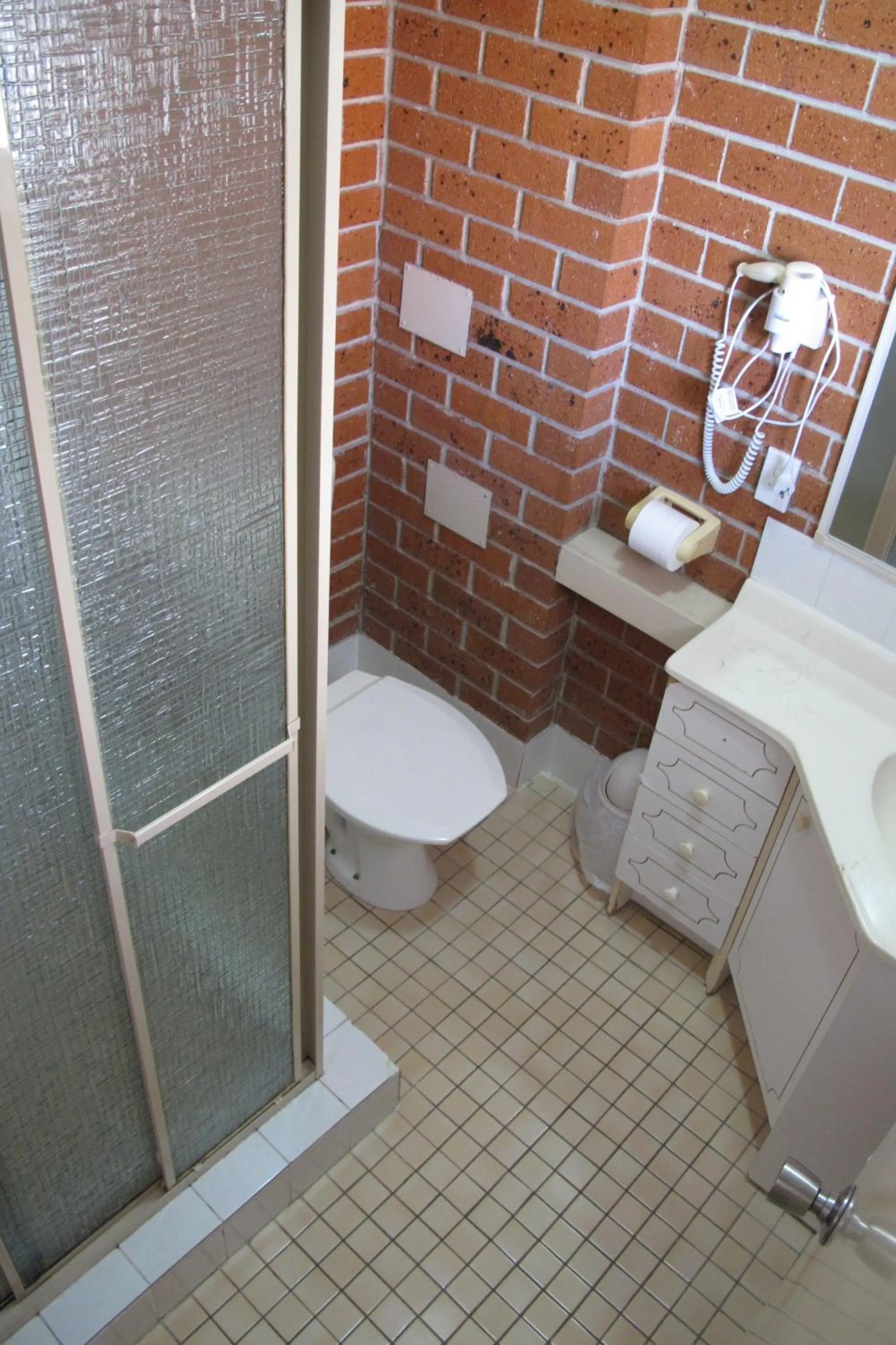 Bathroom in Greenslopes Motor Inn