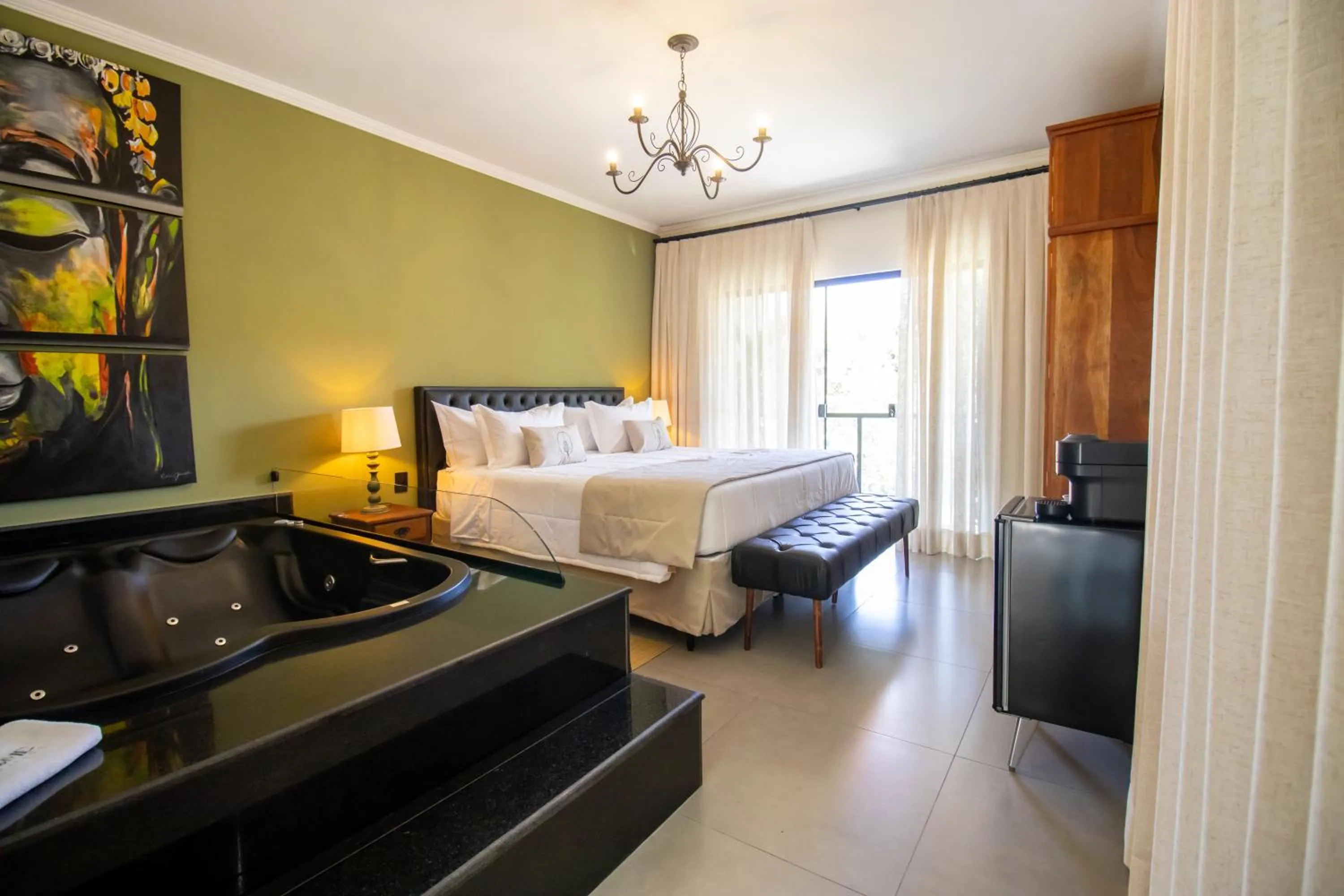 Photo of the whole room, Bed in Unalome Pousada