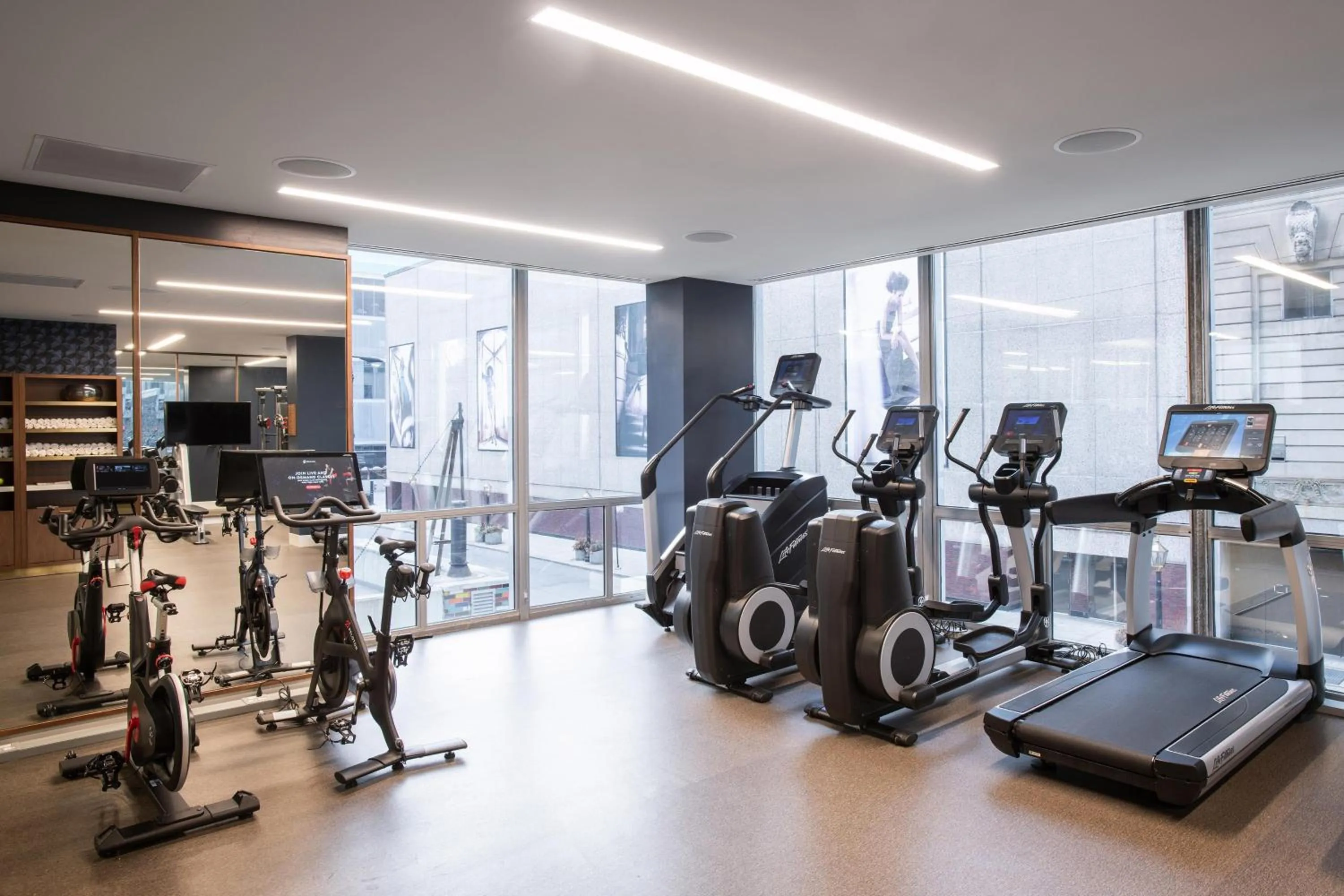 Fitness centre/facilities in Le Meridien Essex Chicago