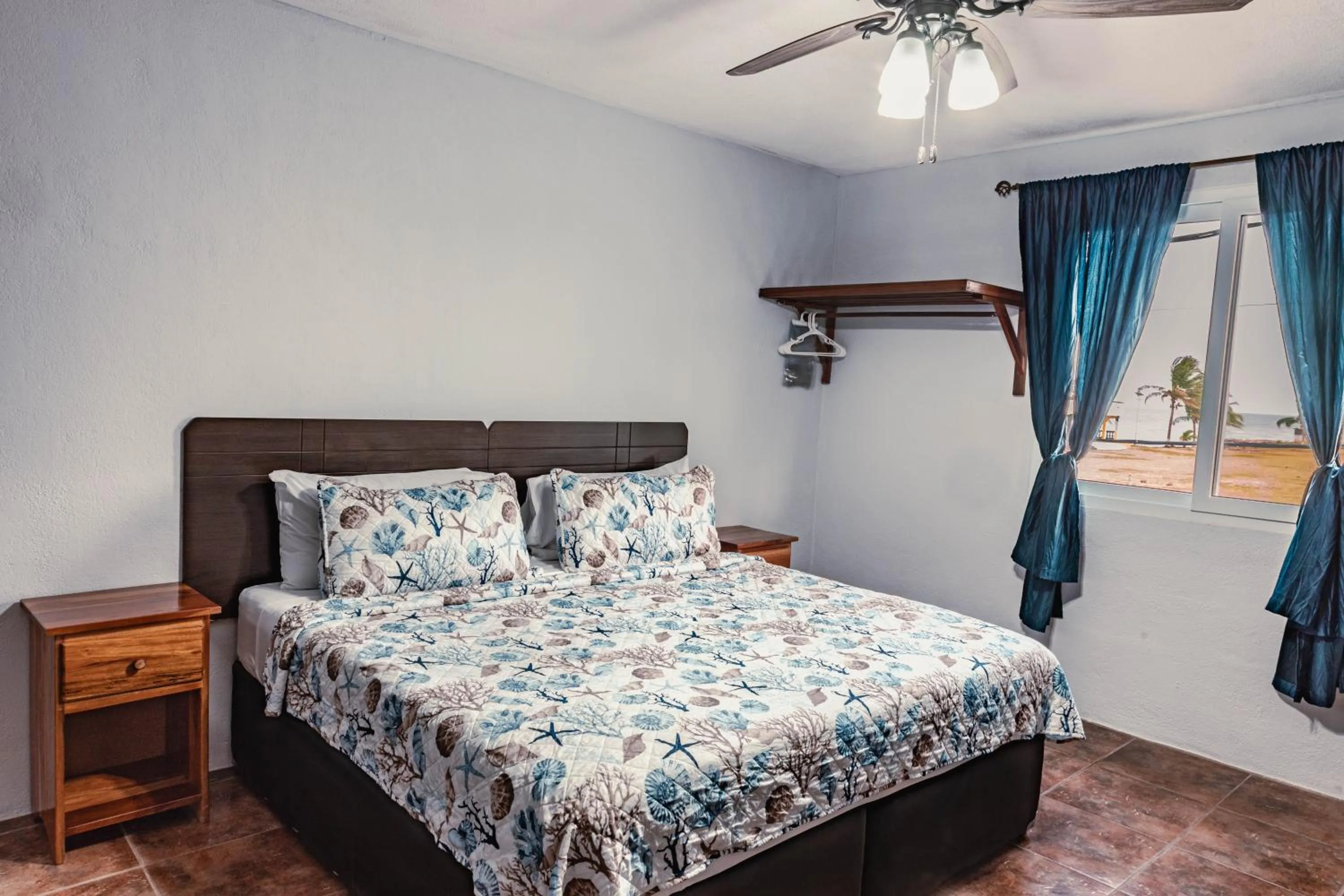 Bed in Bonefish Hotel