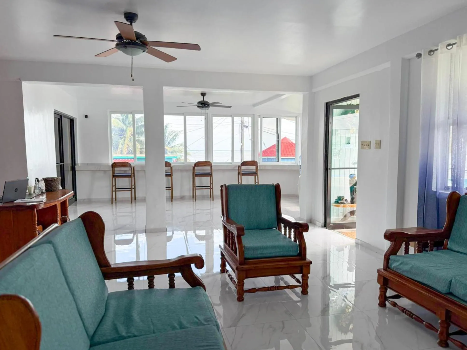 Seating area in Bonefish Hotel