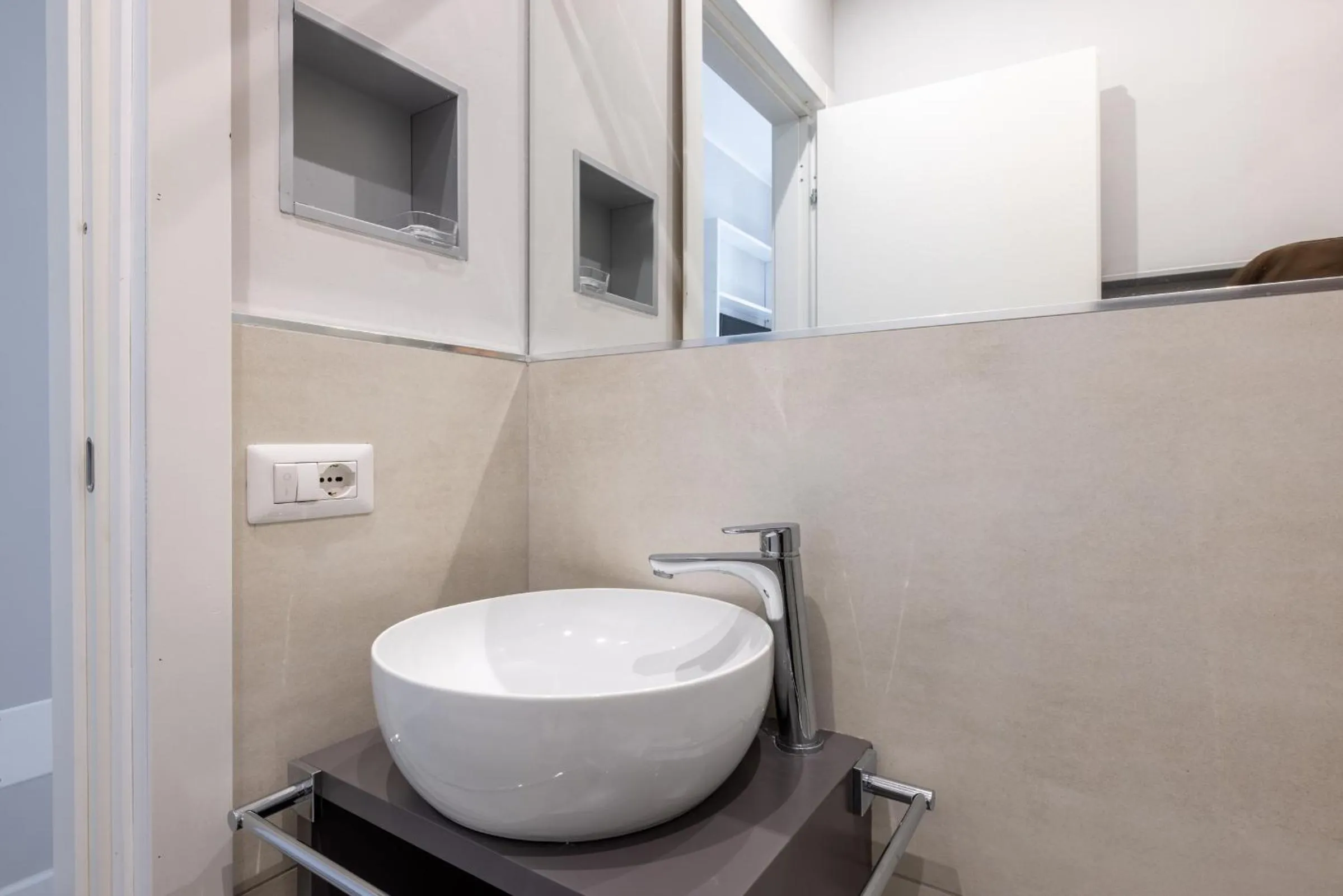 Shower in Belli Suites Vatican Rome Guest House