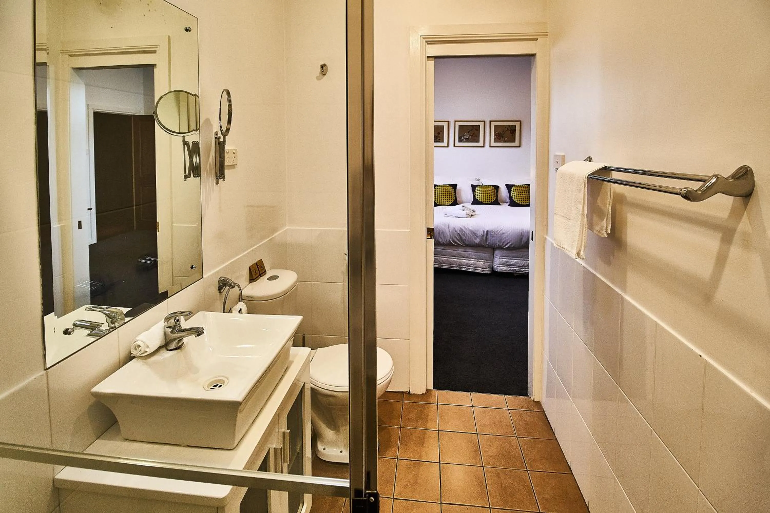 Shower, Bed in The Bronte Boutique Hotel