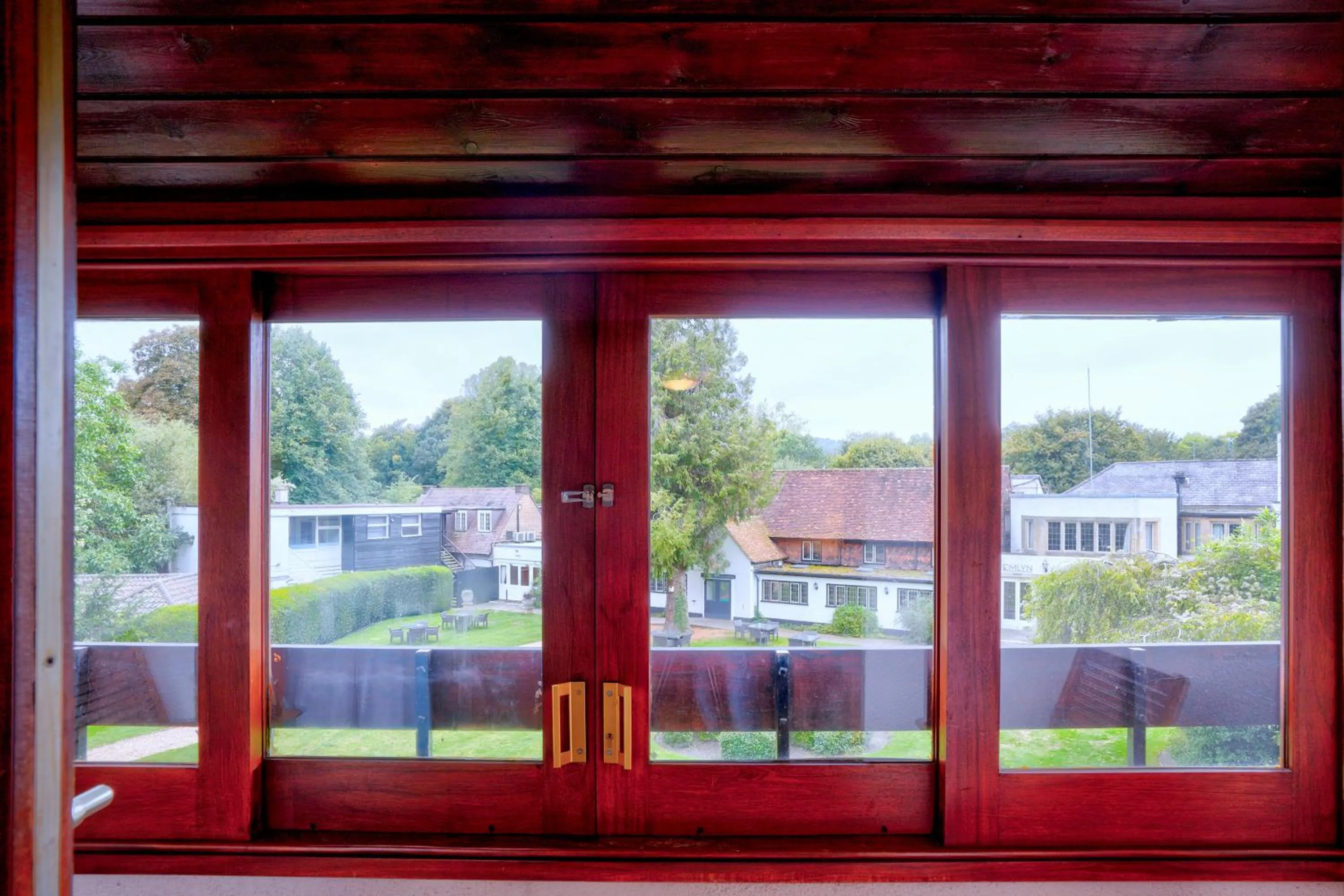 Lobby or reception in Sunday Box Hill Burford Bridge Hotel