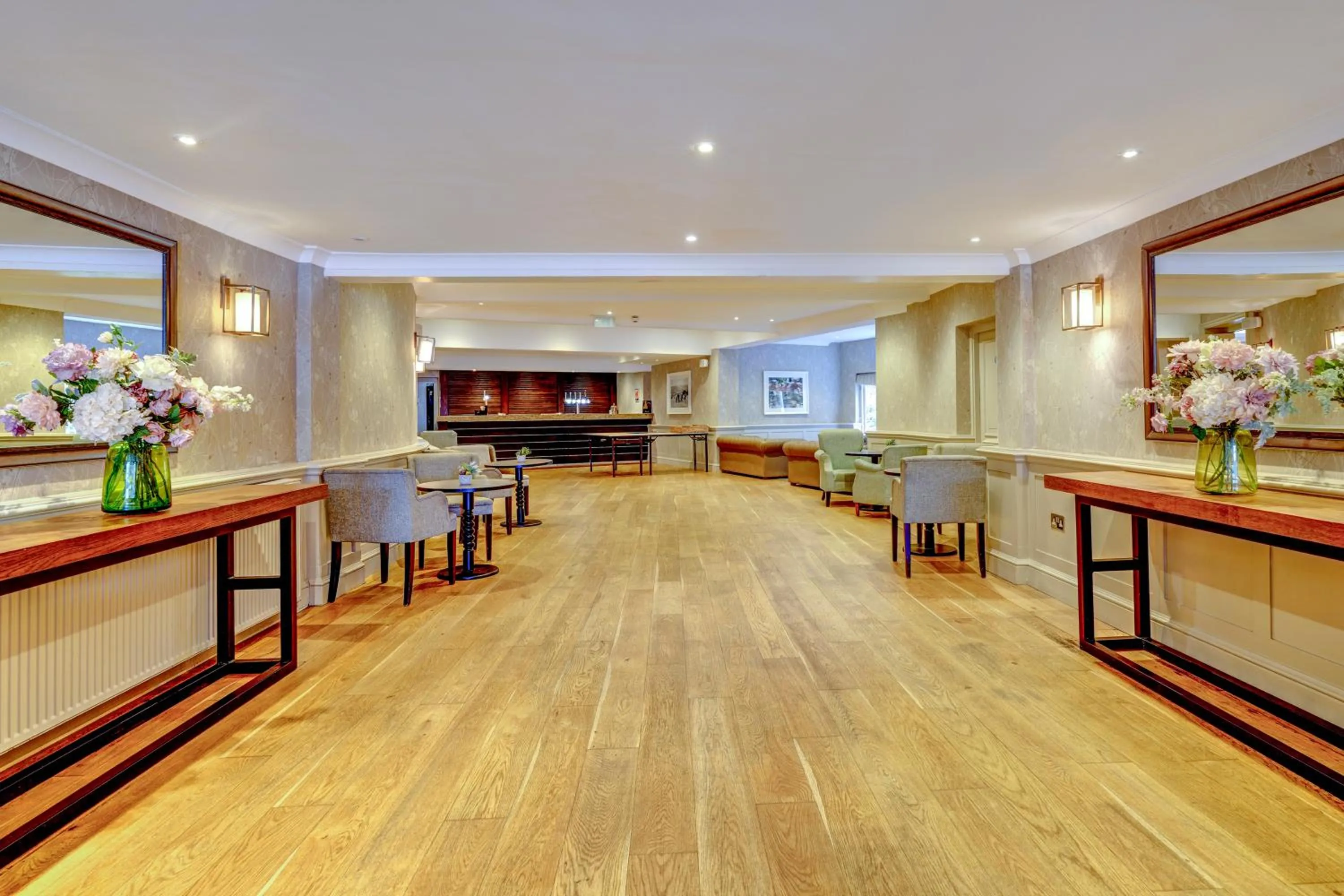 Lobby or reception in Sunday Box Hill Burford Bridge Hotel