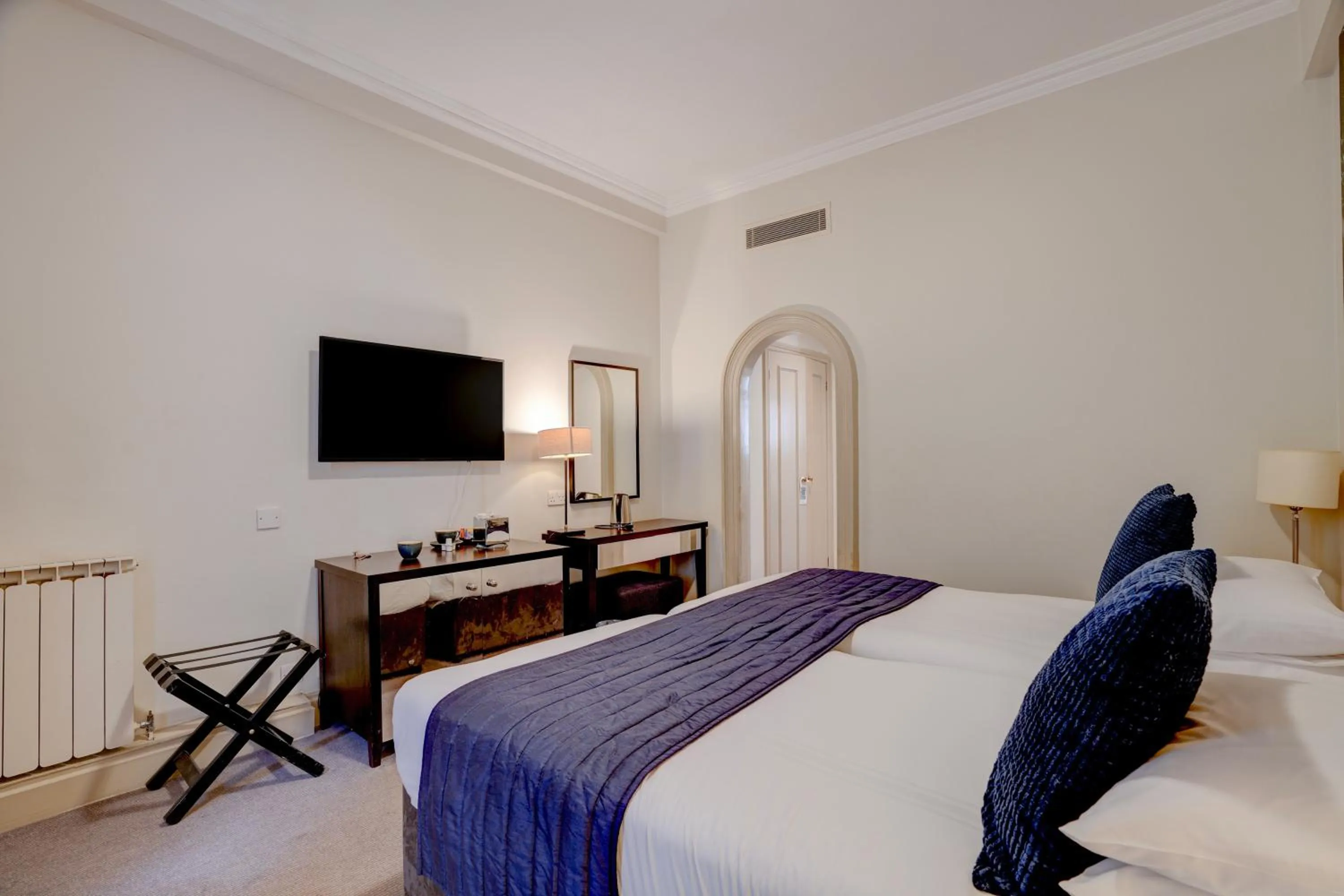 Bed in Sunday Box Hill Burford Bridge Hotel