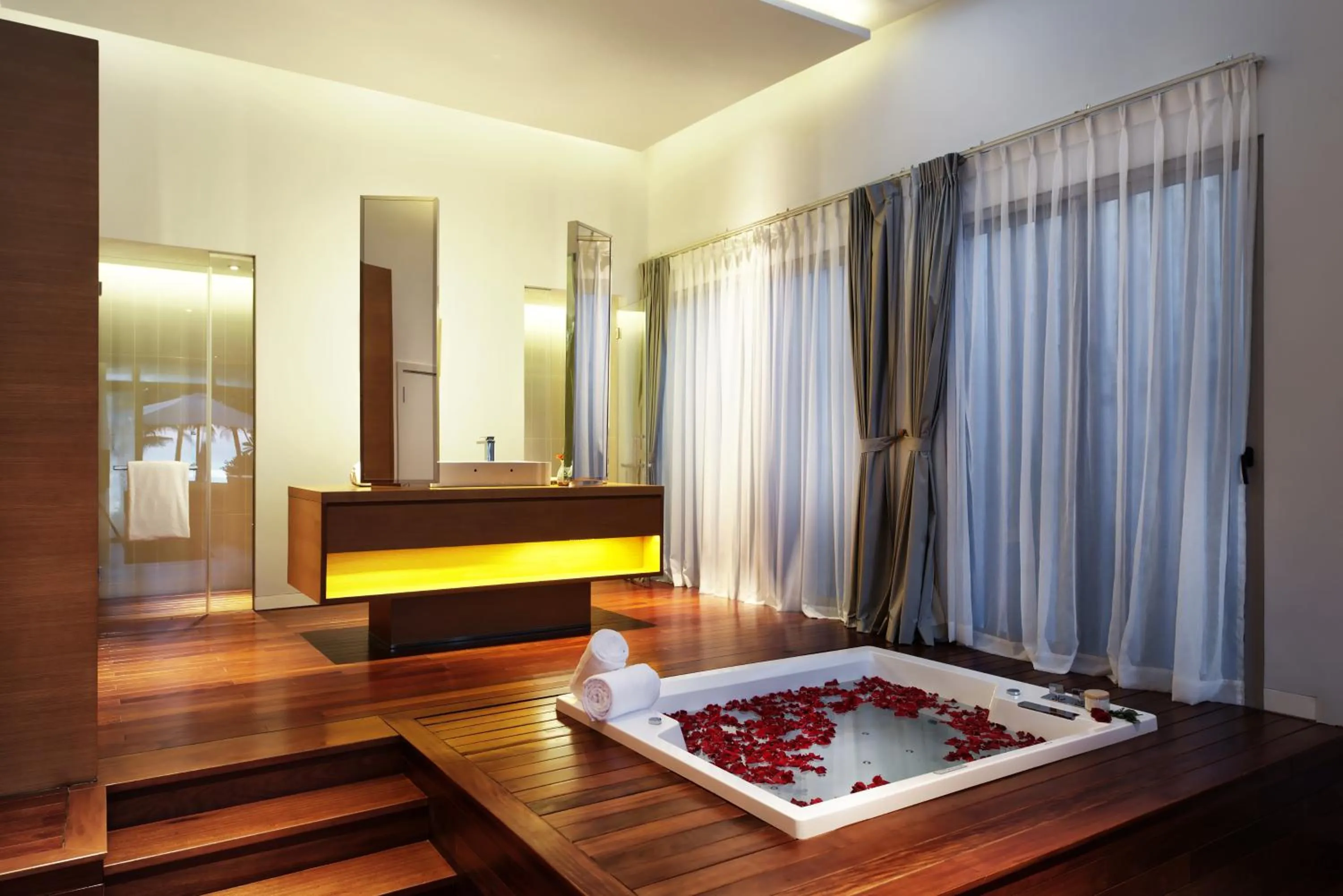 Hot Tub, Bed in Naman Retreat