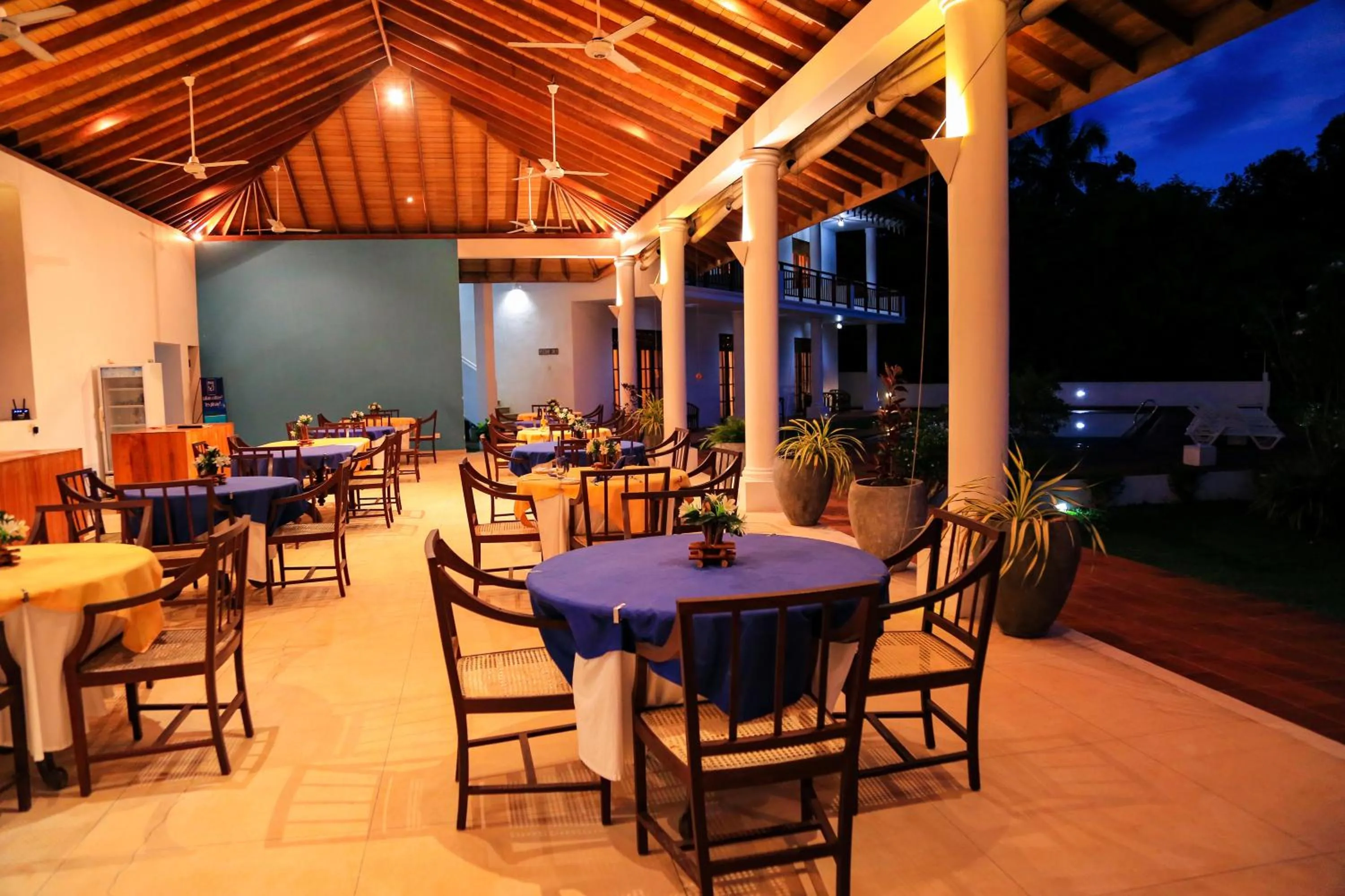 Restaurant/places to eat in Waterside Bentota