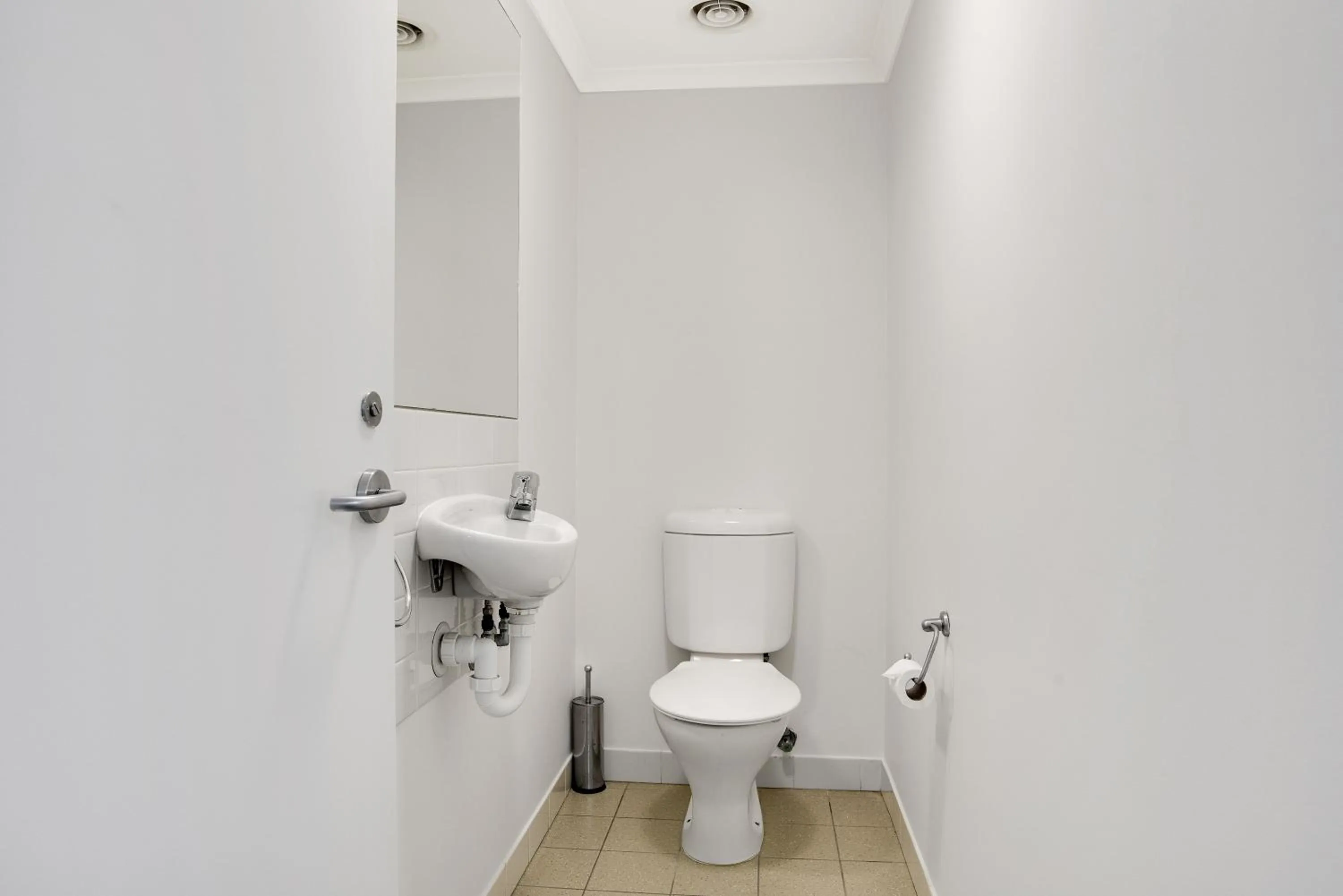 Toilet in Aligned Corporate Residences Williamstown