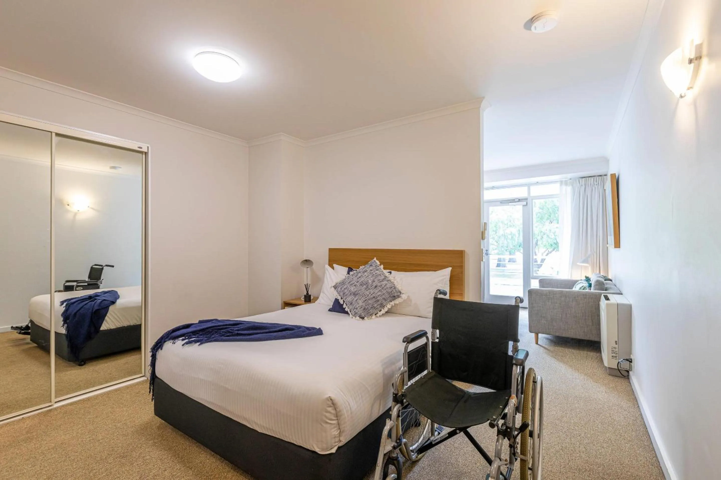 Bedroom, Bed in MainStay Suites Williamstown