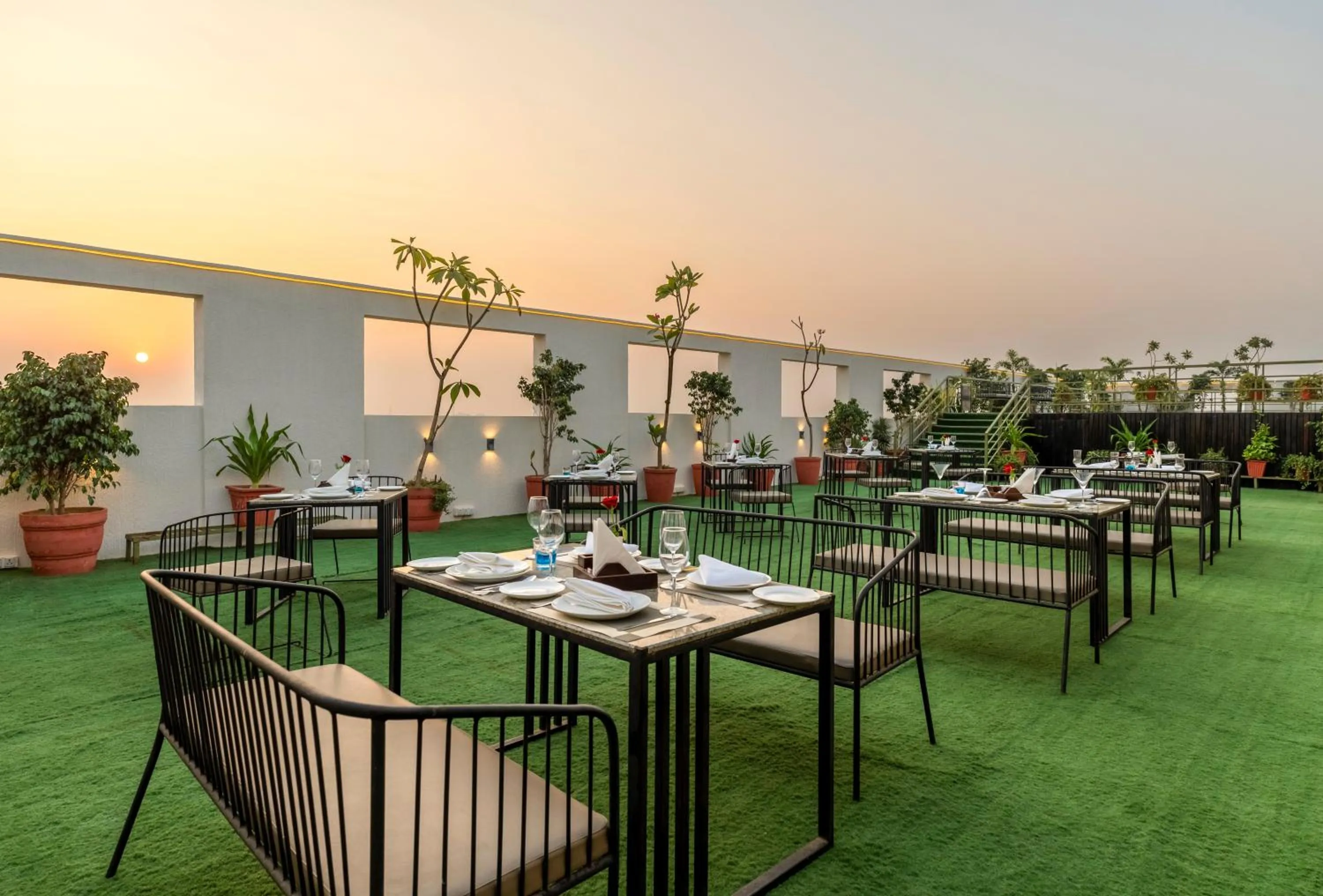 Restaurant/places to eat in Hotel Marigold Jaipur