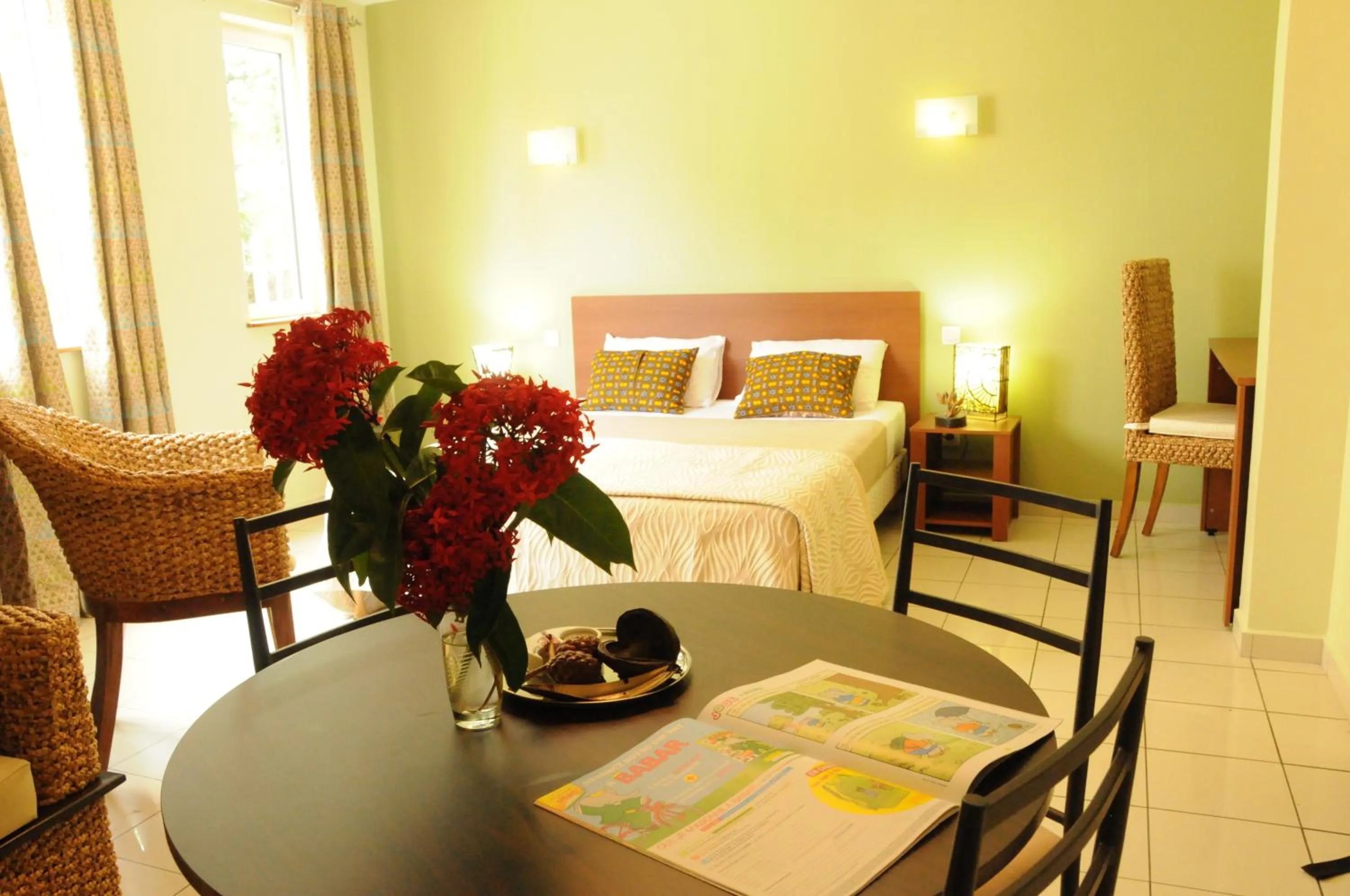 Seating area, Bed in Hotel Maharajah