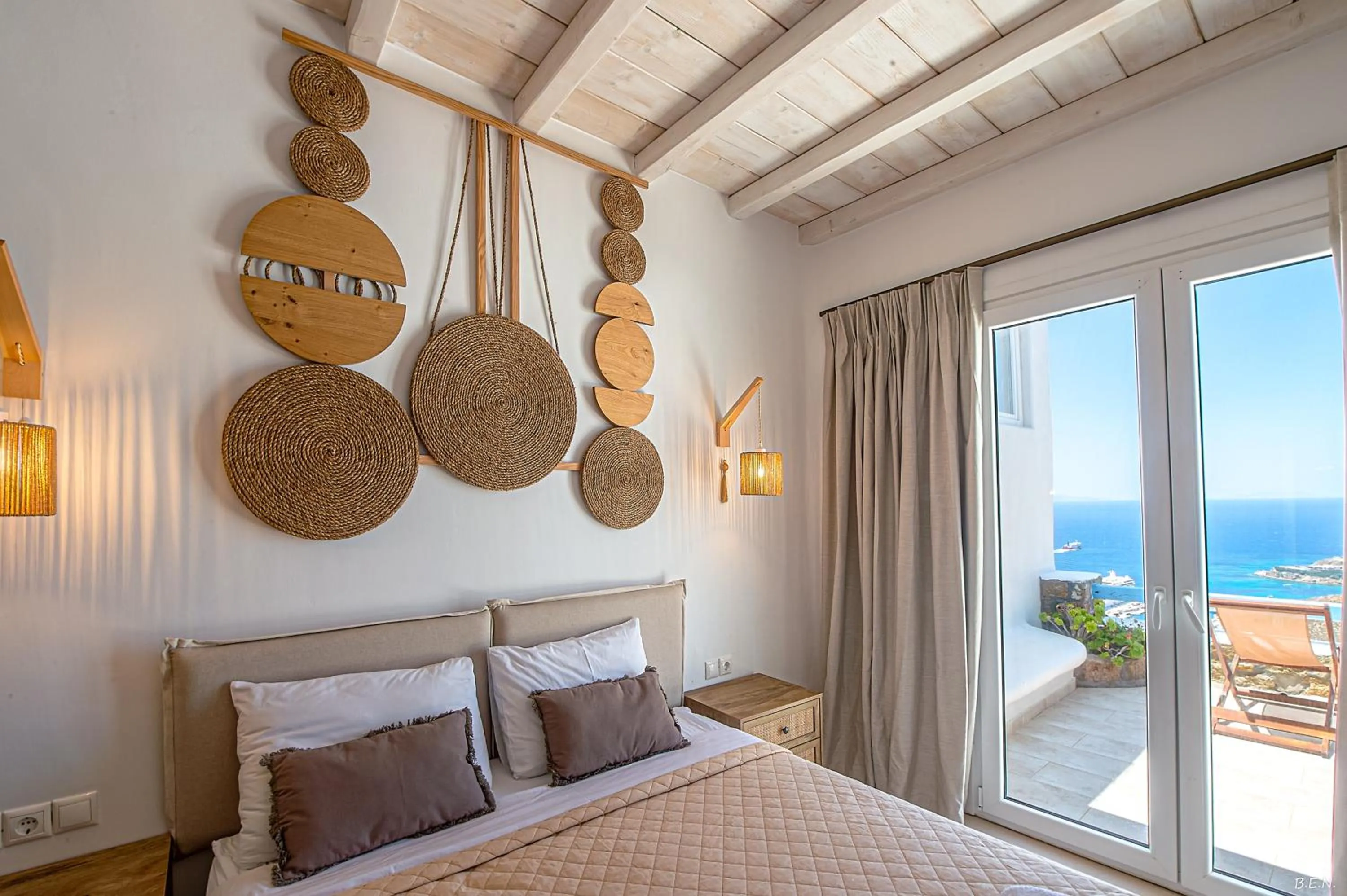 Photo of the whole room, Bed in Manolia View Mykonos