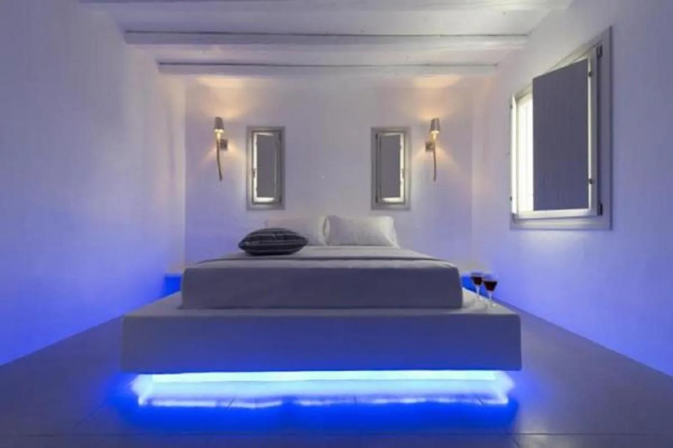 Photo of the whole room, Bed in Manolia View Mykonos