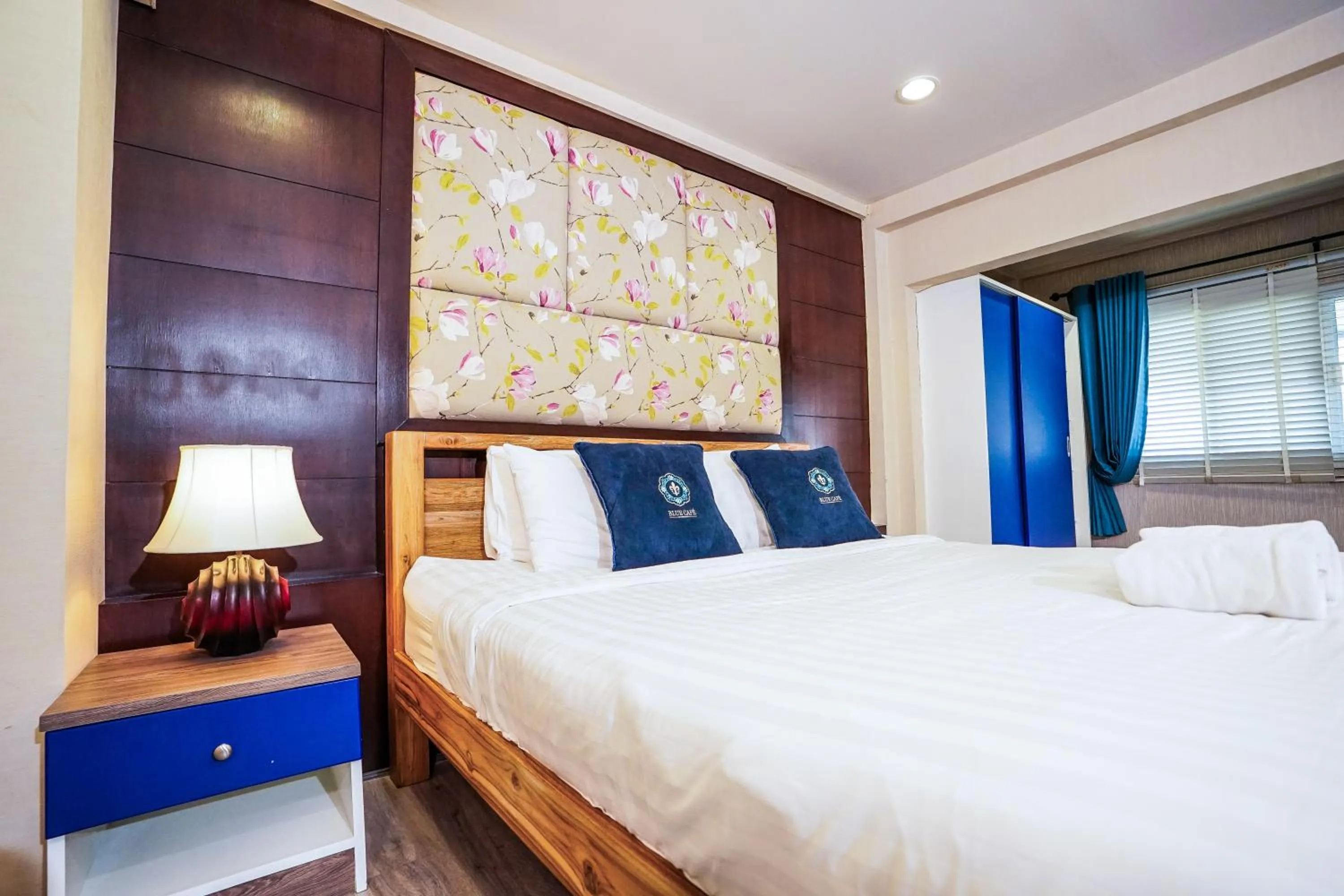 Bedroom, Bed in Blue cafe Apartments