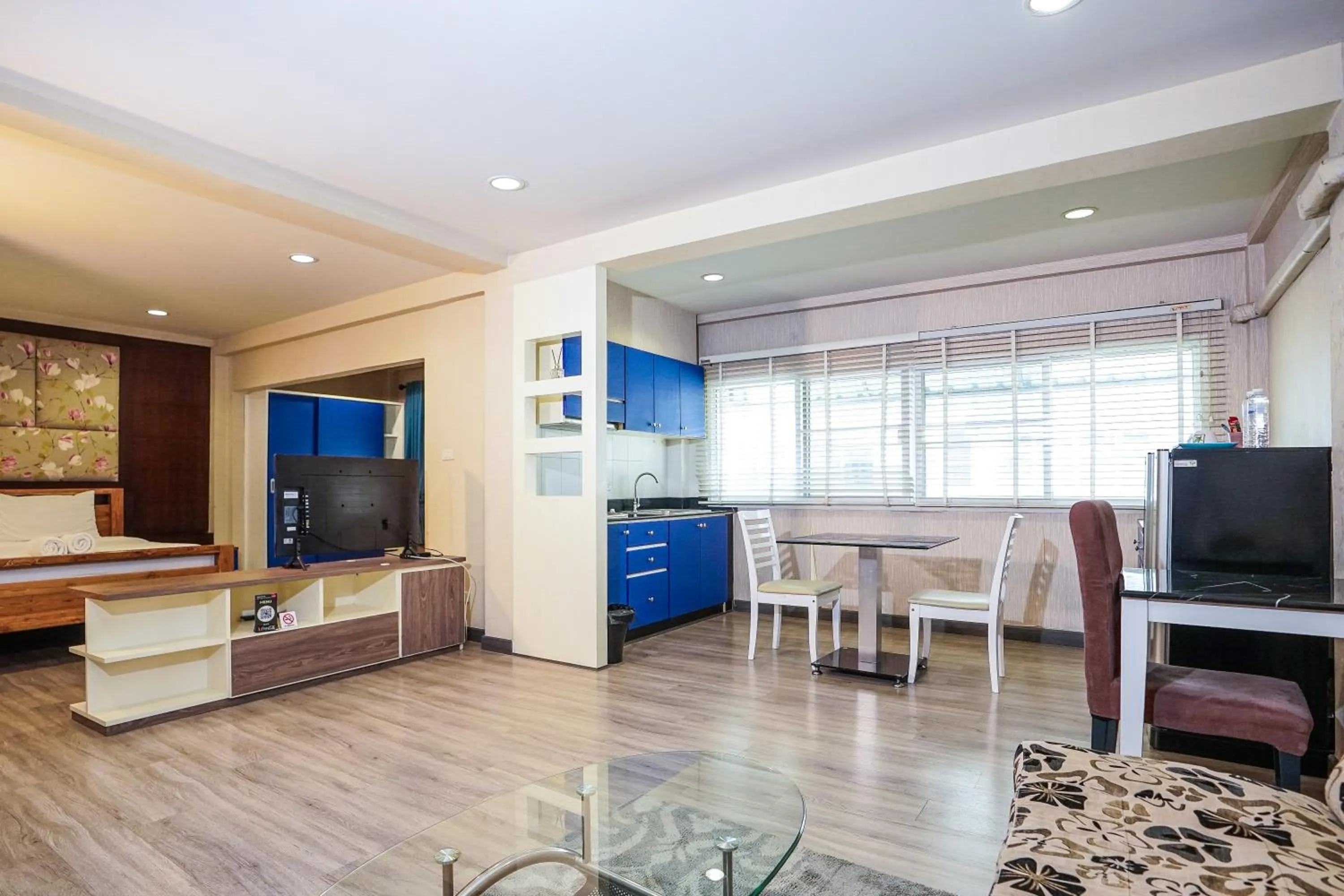 TV and multimedia in Blue cafe Apartments