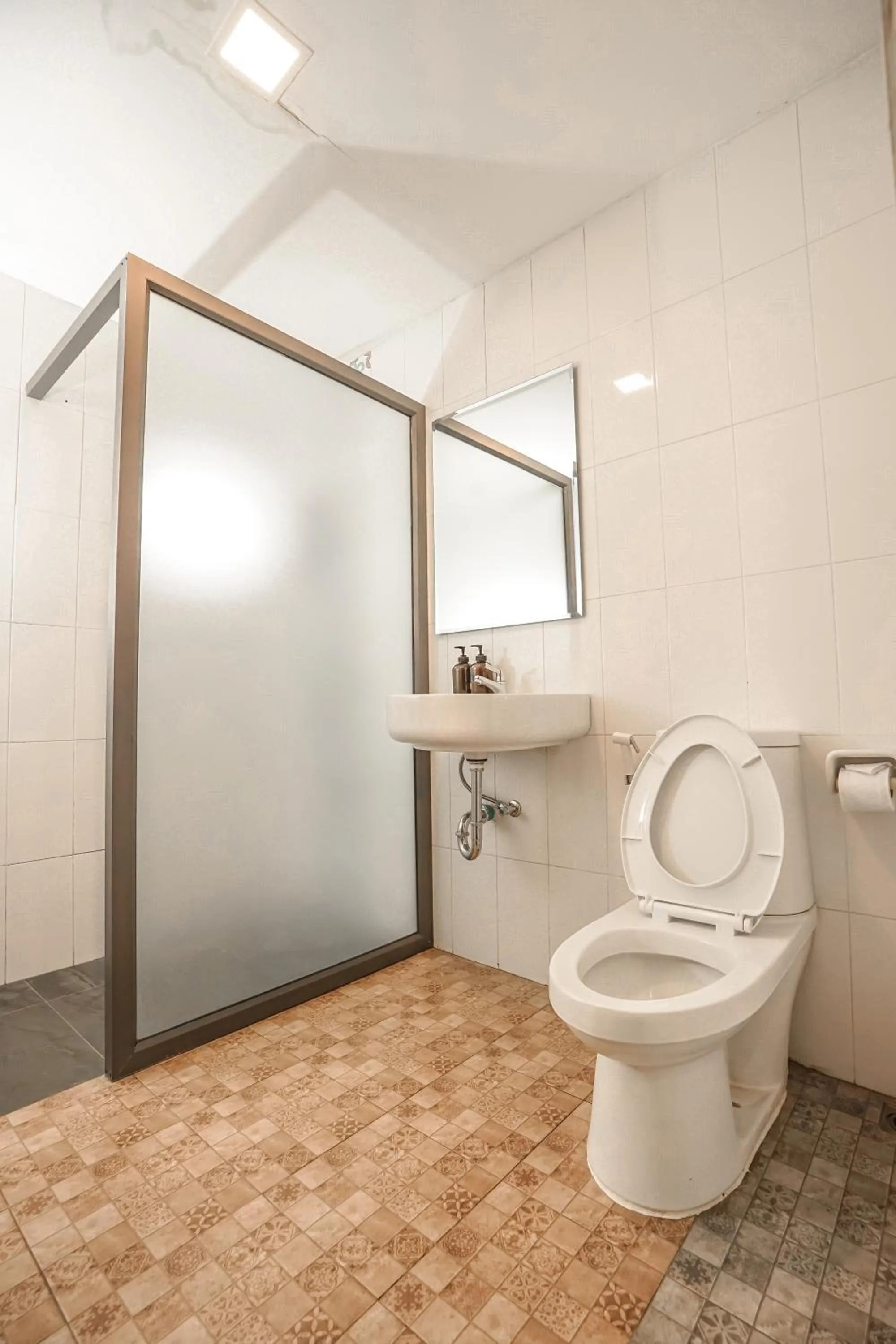 Toilet in Blue cafe Apartments