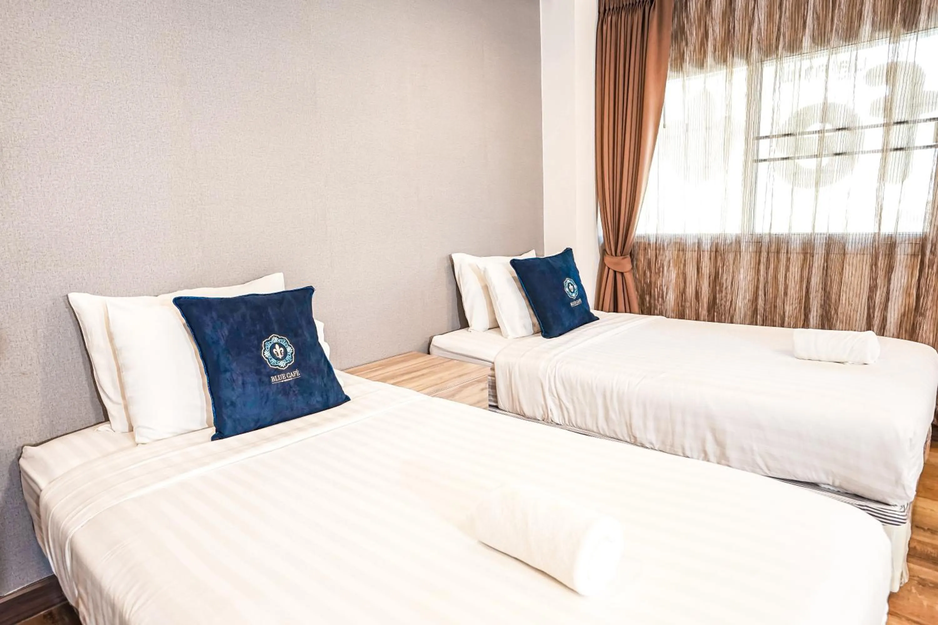 Bed in Blue cafe Apartments