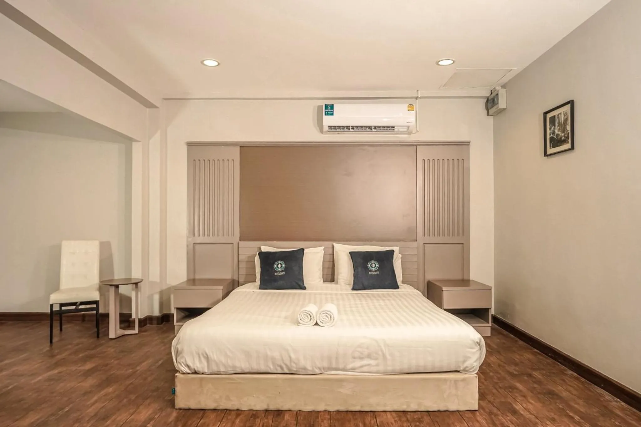 Bed in Blue cafe Apartments