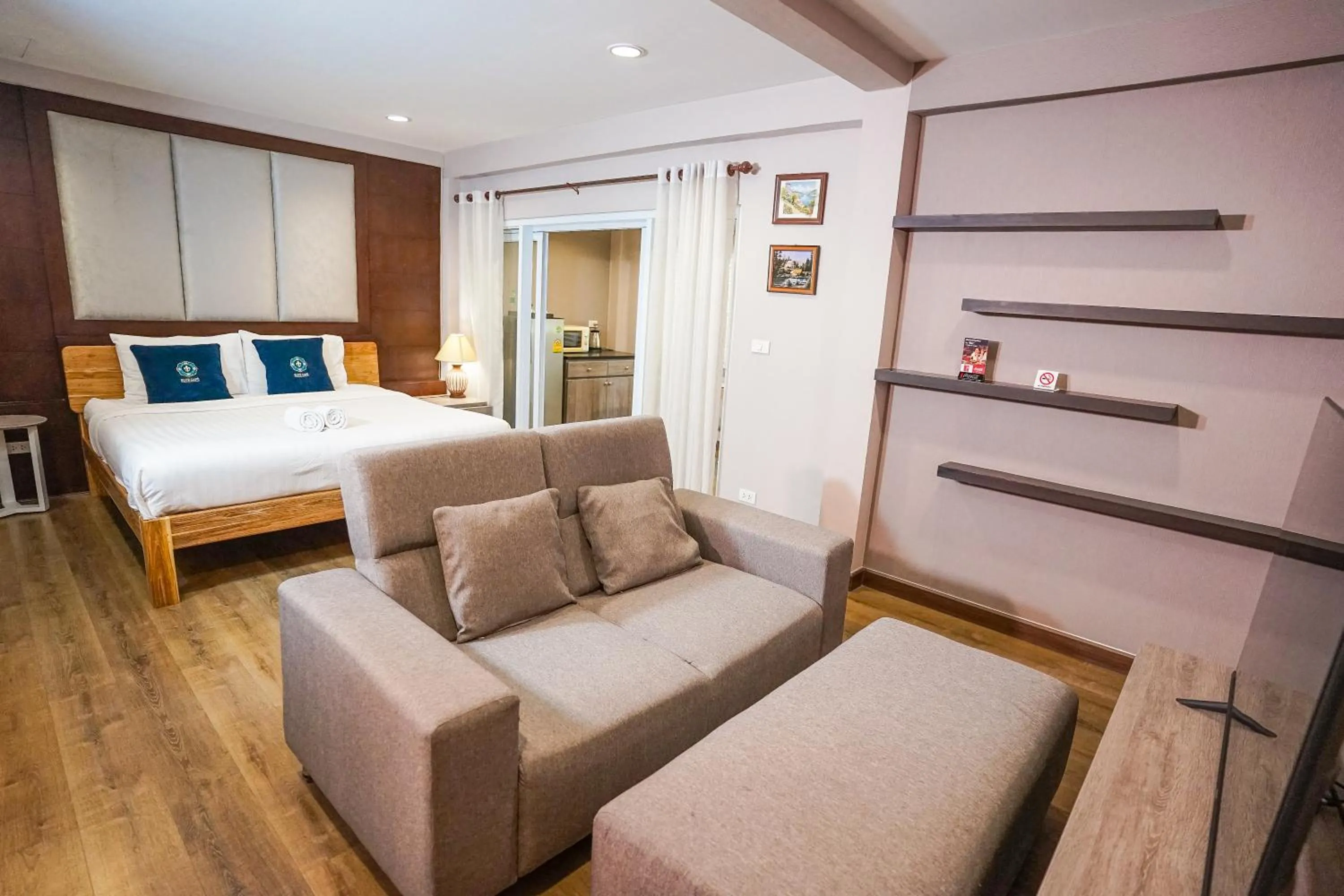 Photo of the whole room, Bed in Blue cafe Apartments