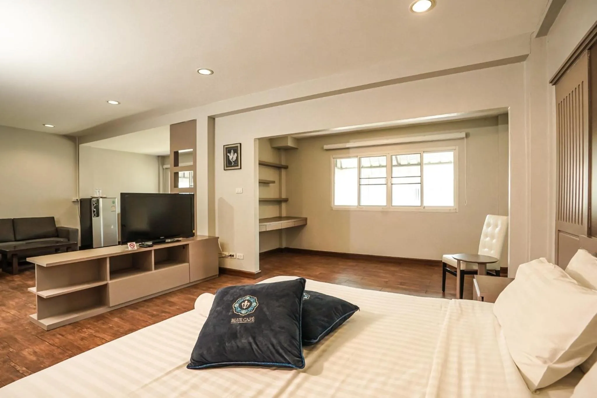 Bed in Blue cafe Apartments