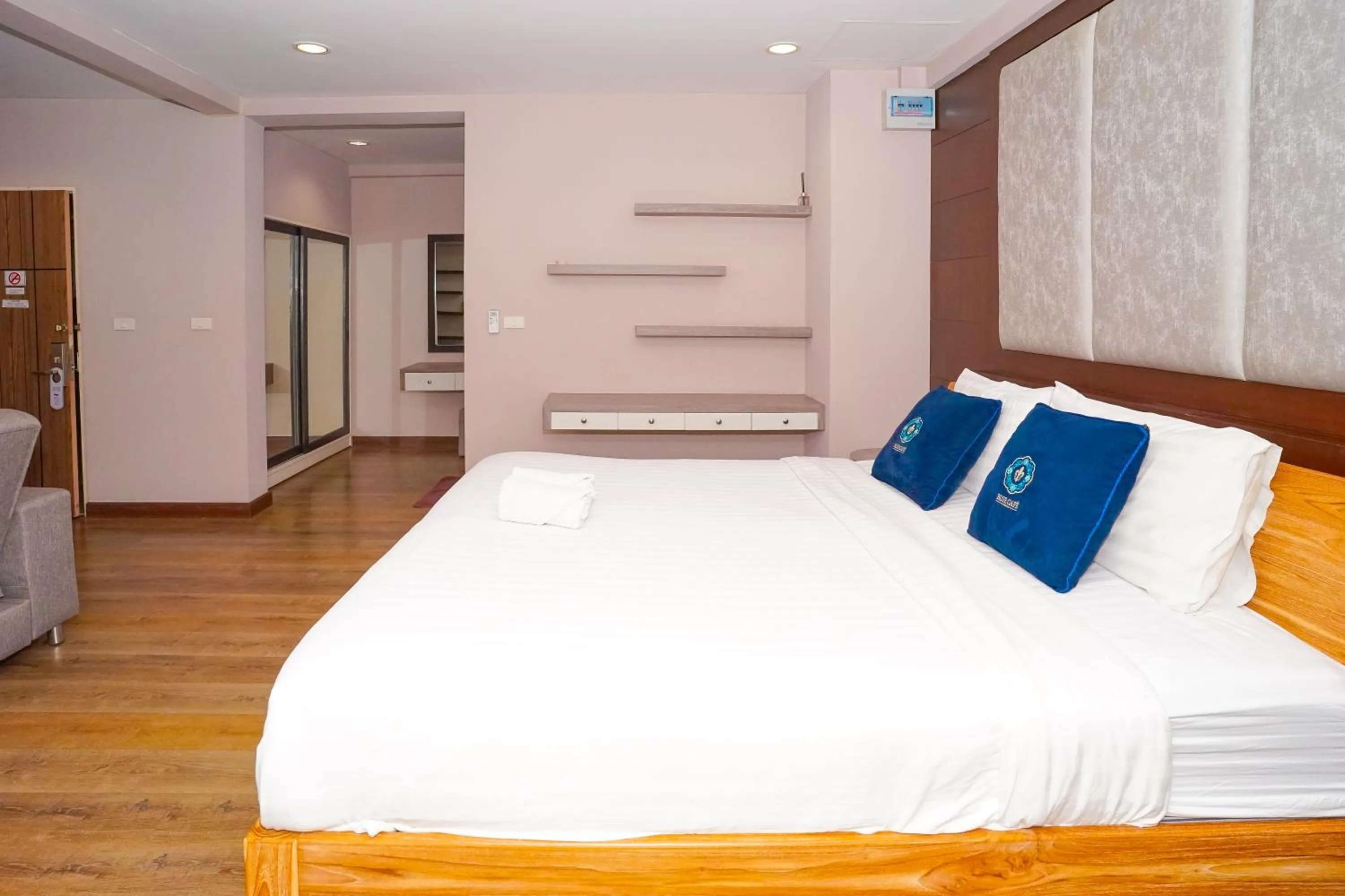 Bedroom, Bed in Blue cafe Apartments