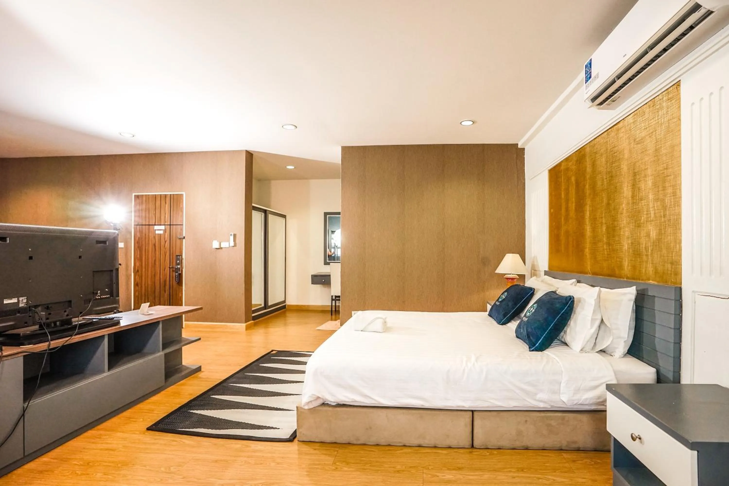 Bed in Blue cafe Apartments