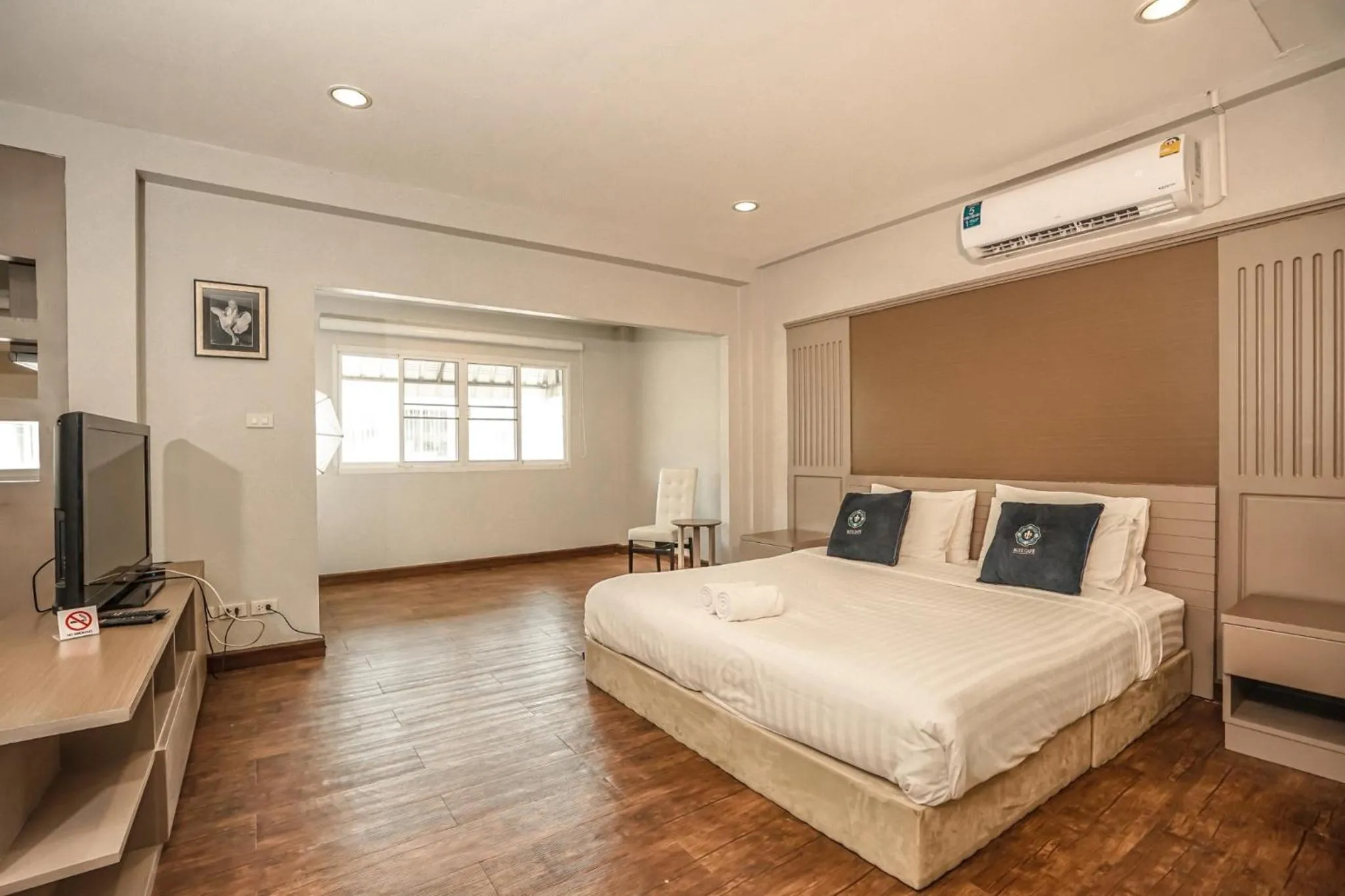 Bed in Blue cafe Apartments