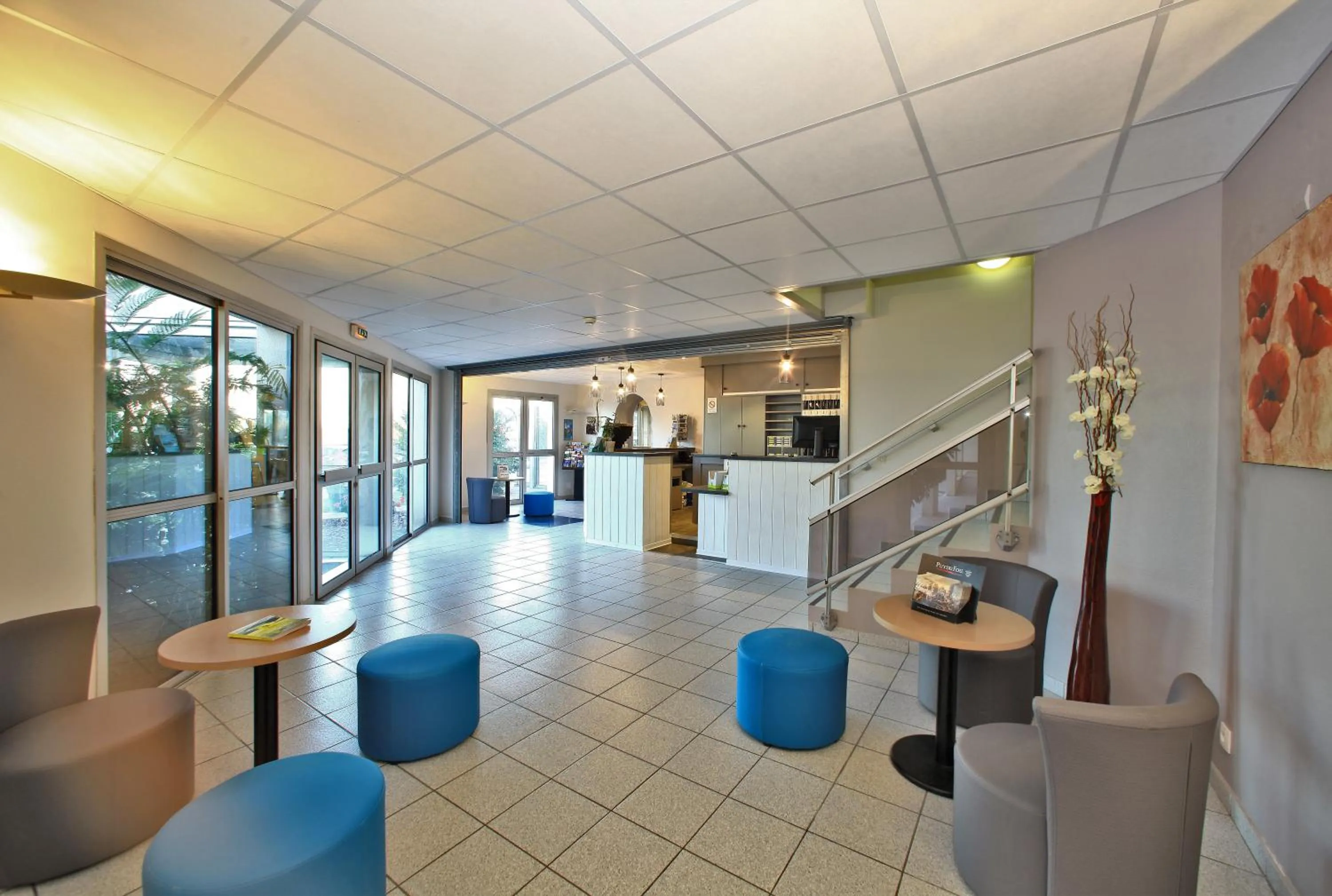 Lobby or reception in Logis Hôtel L'Air Marin