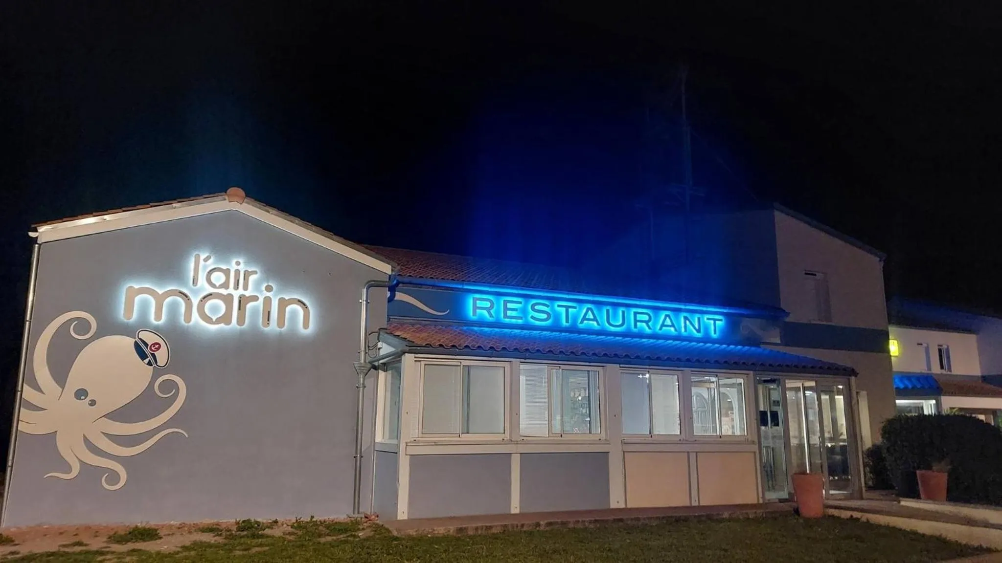 Property building in Logis Hôtel L'Air Marin