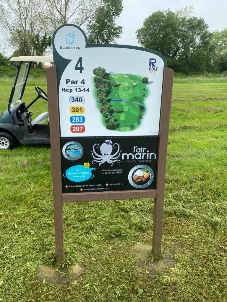 Golfcourse in Logis Hôtel L'Air Marin