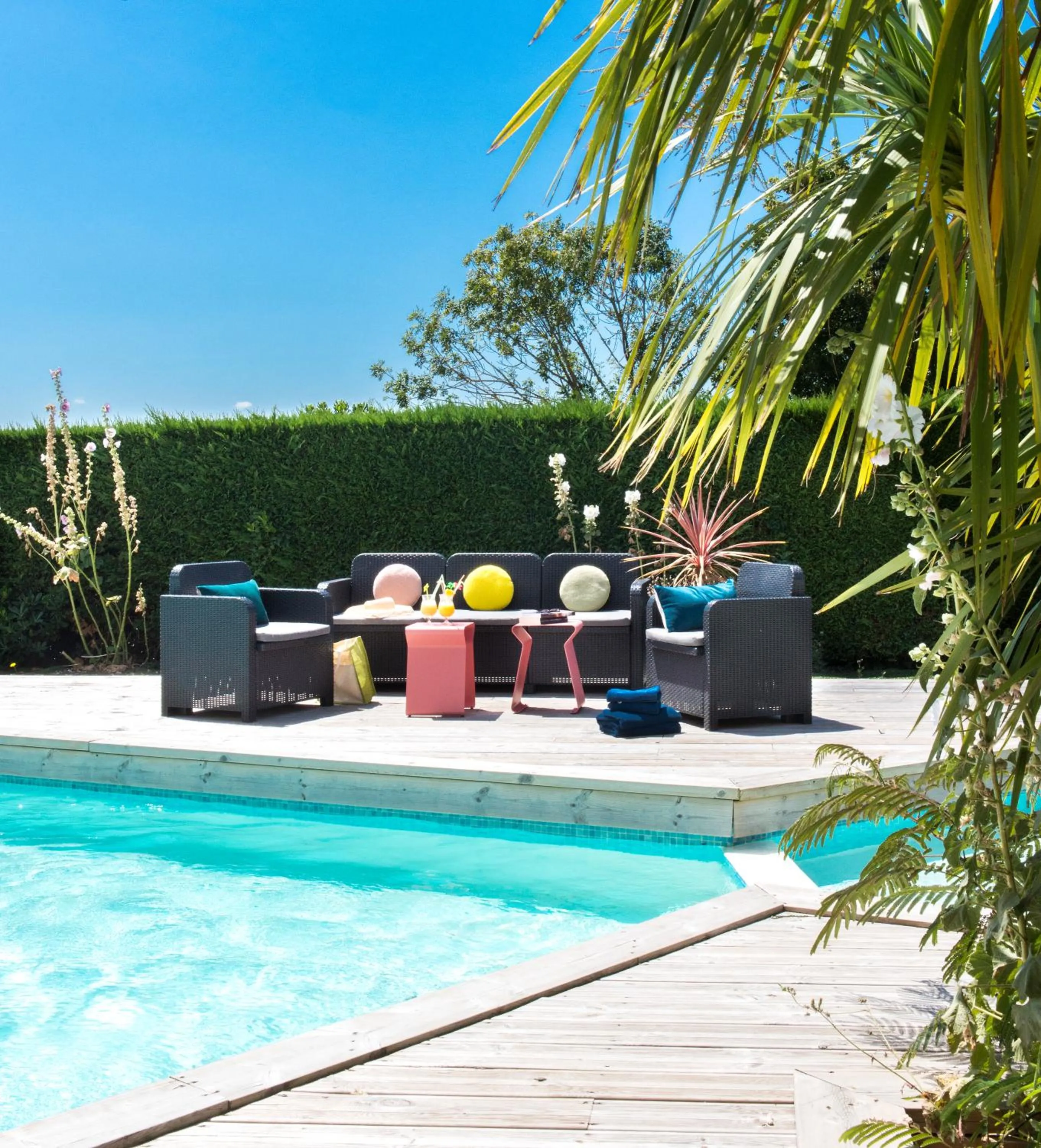 Swimming pool in Logis Hôtel L'Air Marin