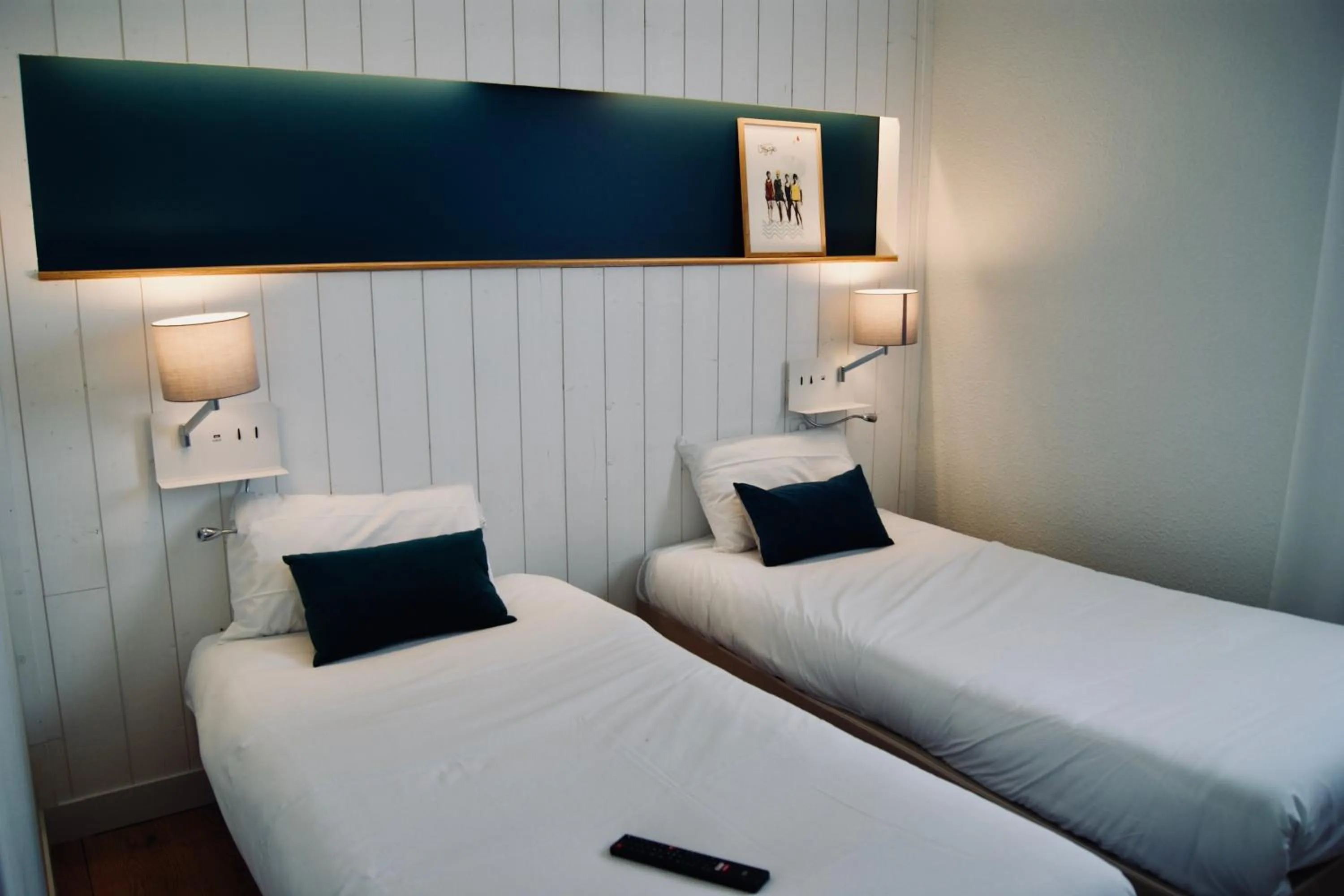 Bedroom, Bed in Logis Hôtel L'Air Marin