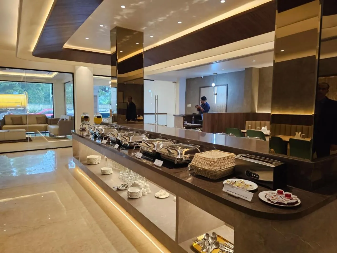 Food and drinks in Mount Manor