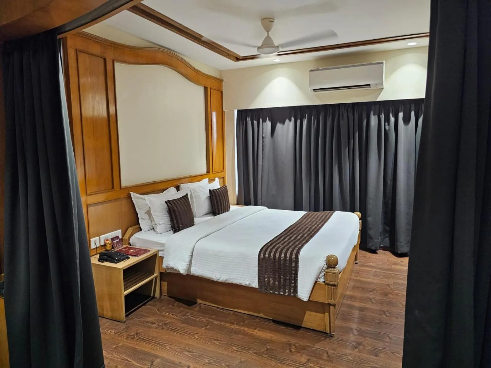 Bedroom, Bed in Mount Manor