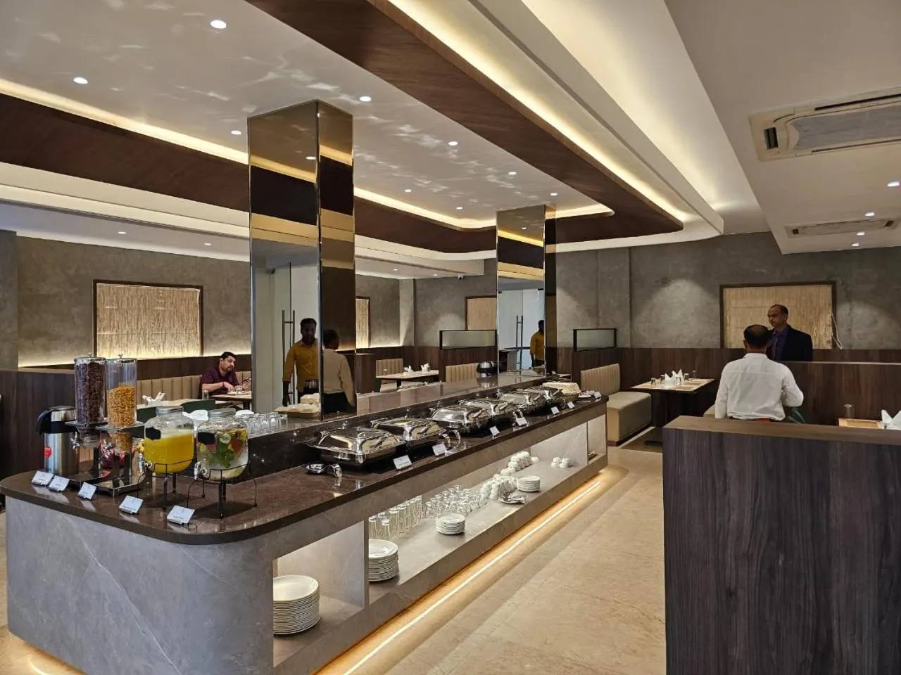 Restaurant/places to eat in Mount Manor