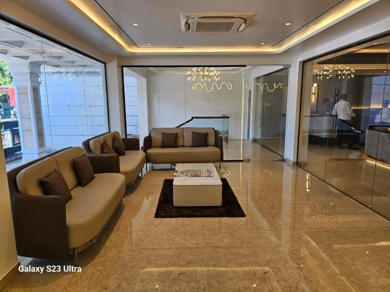 Living room in Mount Manor