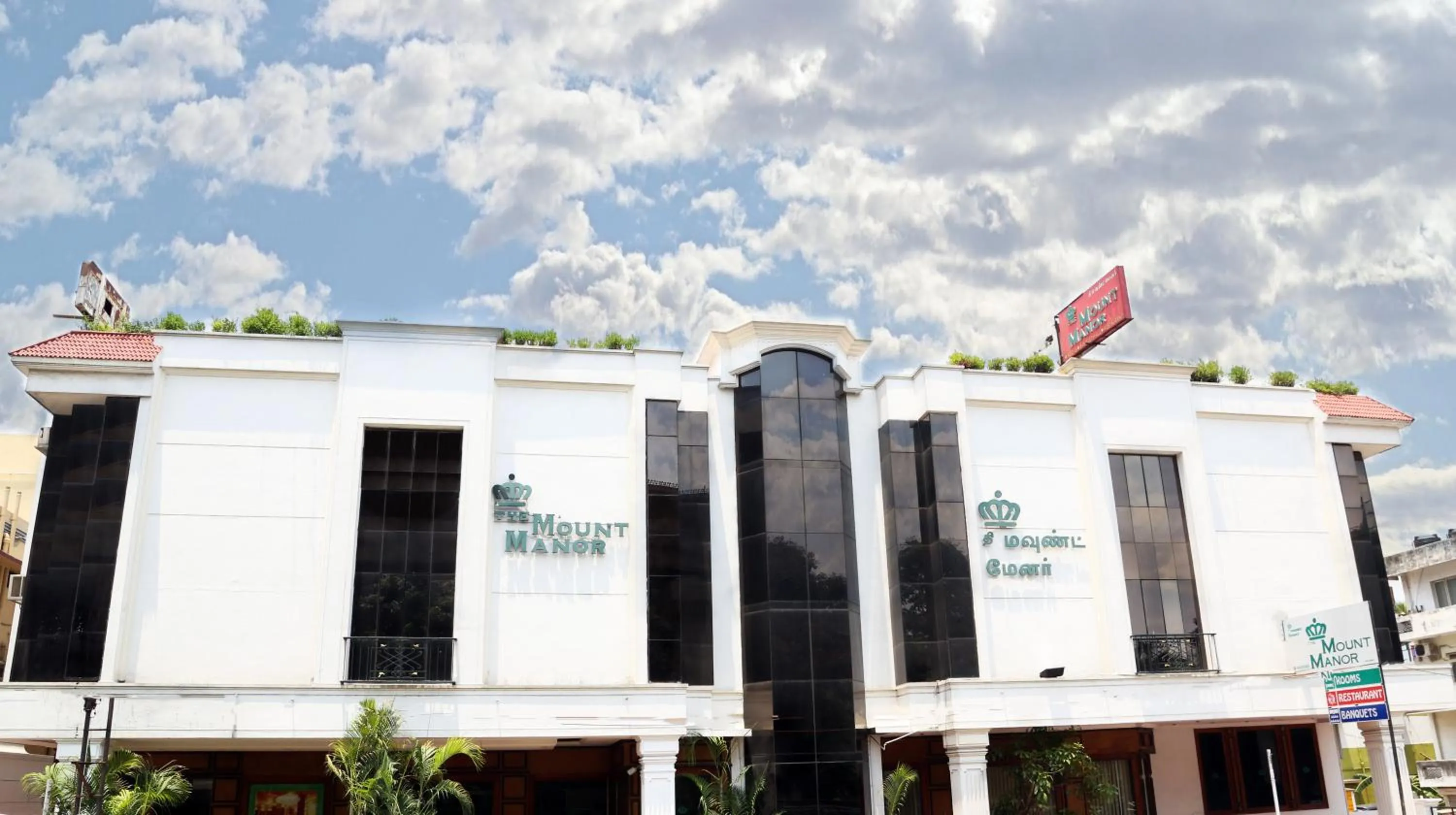 Facade/entrance in Mount Manor