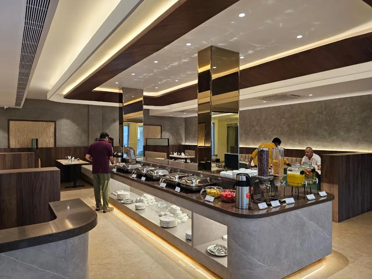 Restaurant/places to eat in Mount Manor