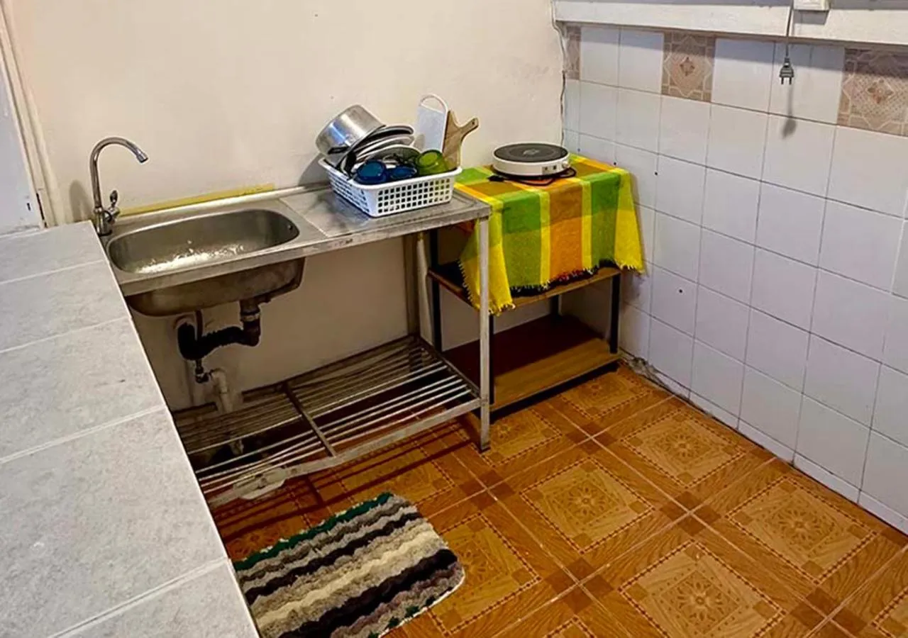 Kitchen or kitchenette in Sea View Jomtien Guest House