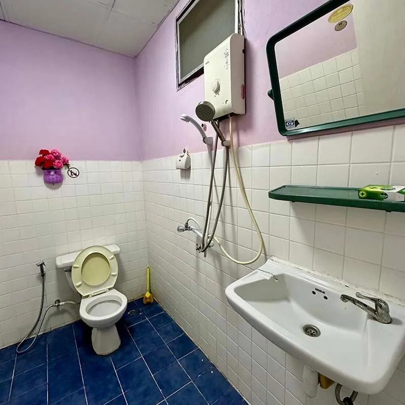 Bathroom in Sea View Jomtien Guest House