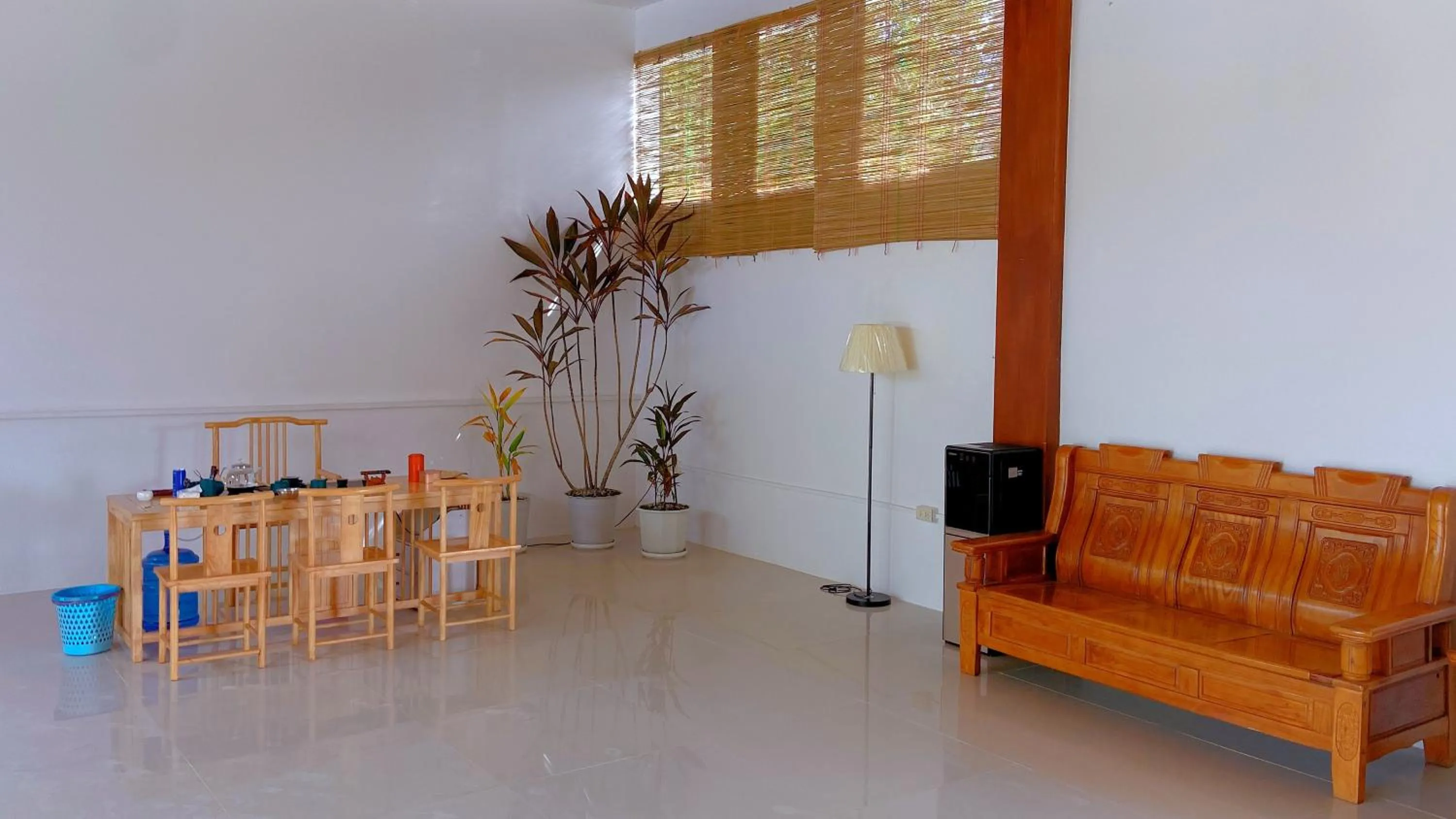 Communal lounge/ TV room in Green Mango Resort