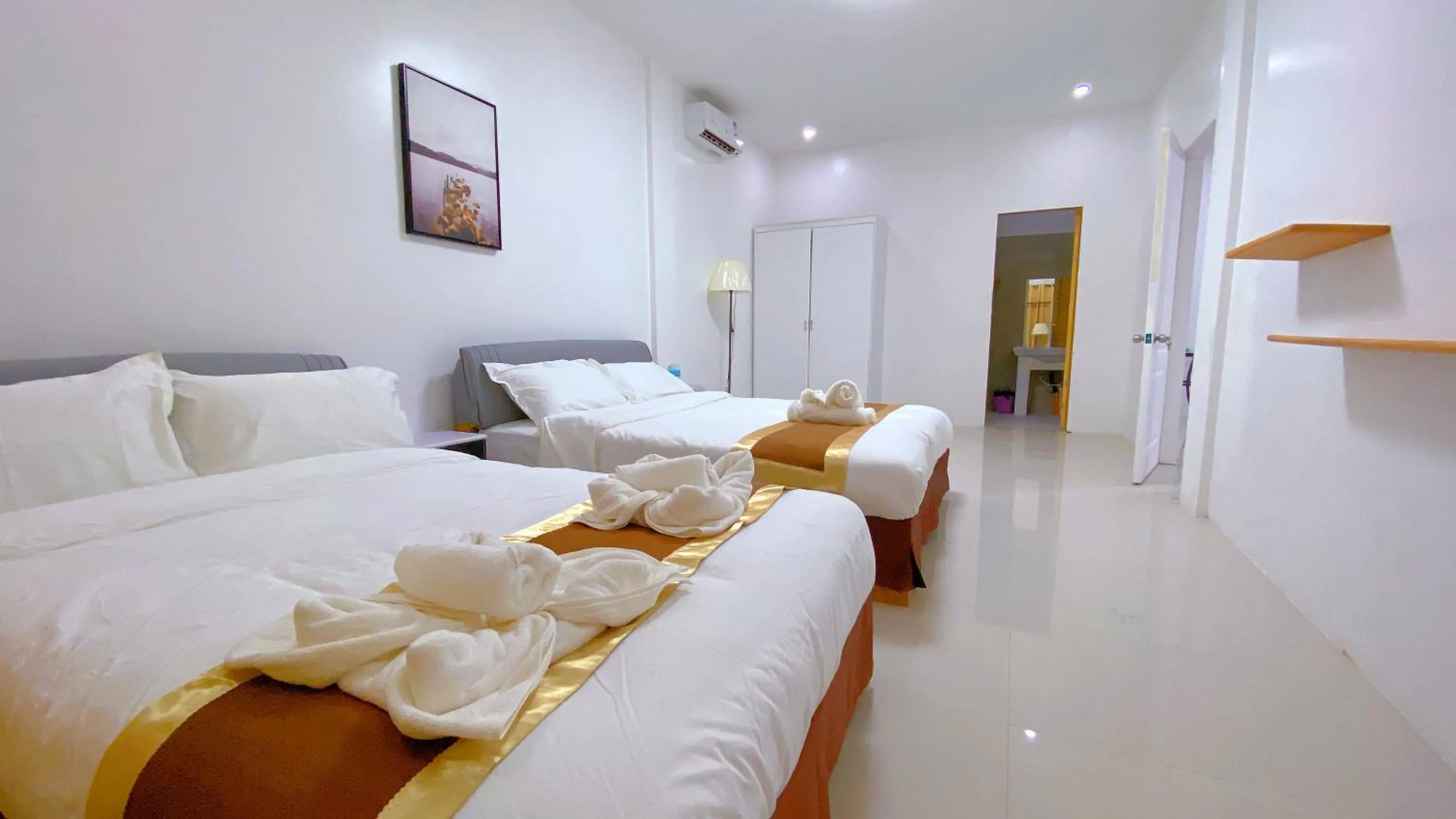 Photo of the whole room, Bed in Green Mango Resort