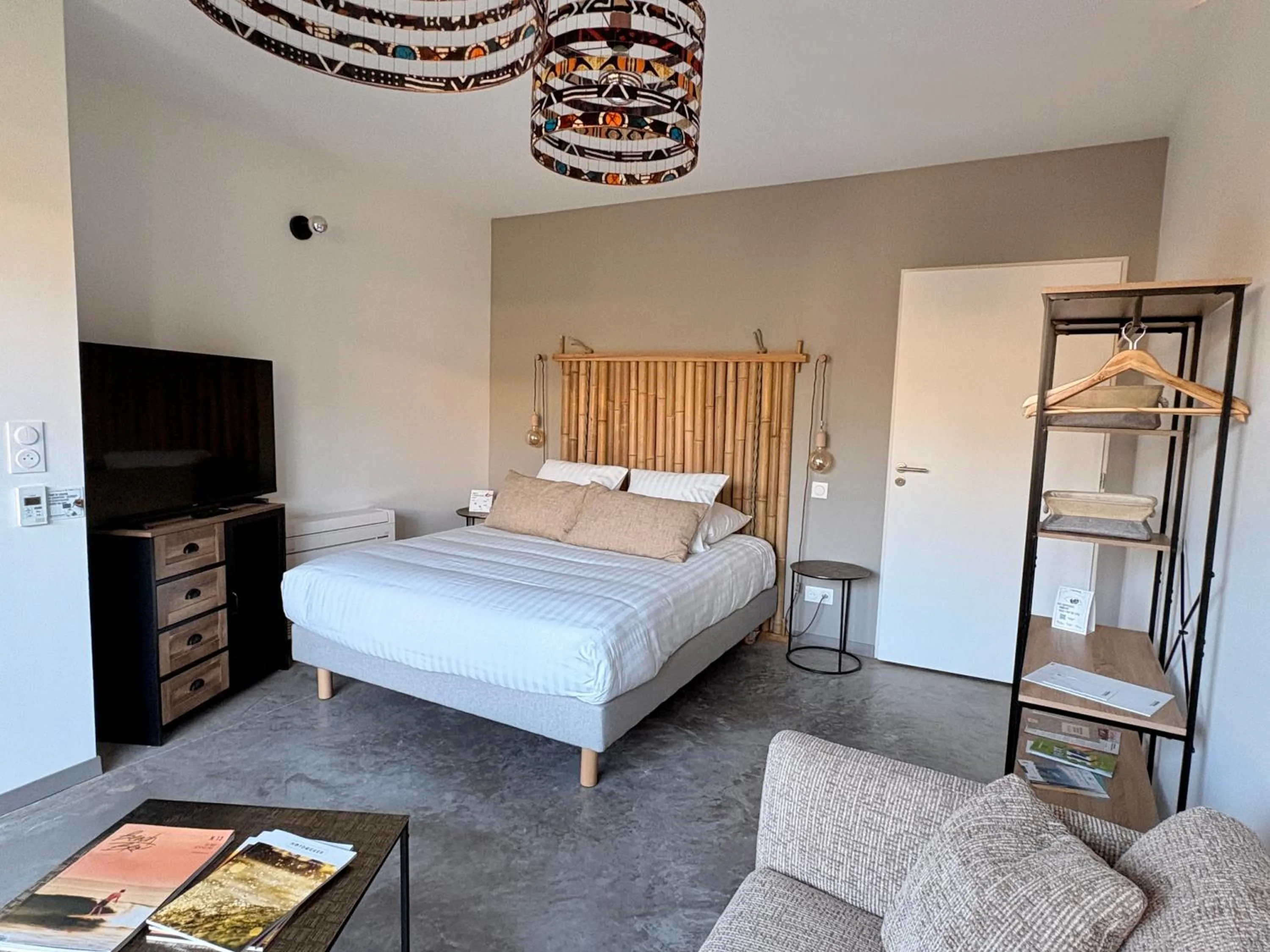 TV and multimedia, Bed in Kaze Océan, The Originals Relais