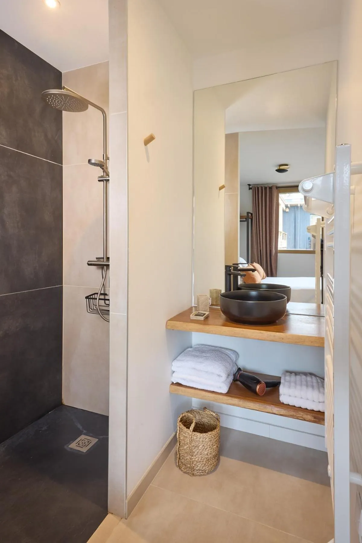 Bathroom in Kaze Océan, The Originals Relais