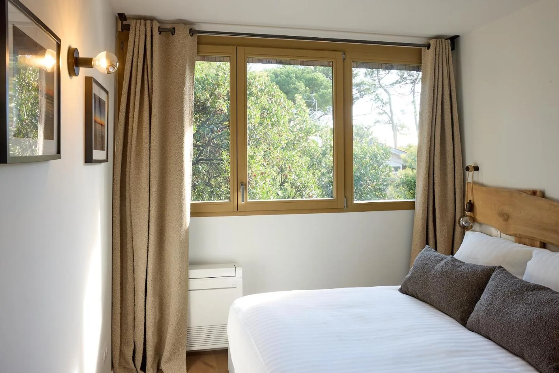 Bed in Kaze Océan, The Originals Relais