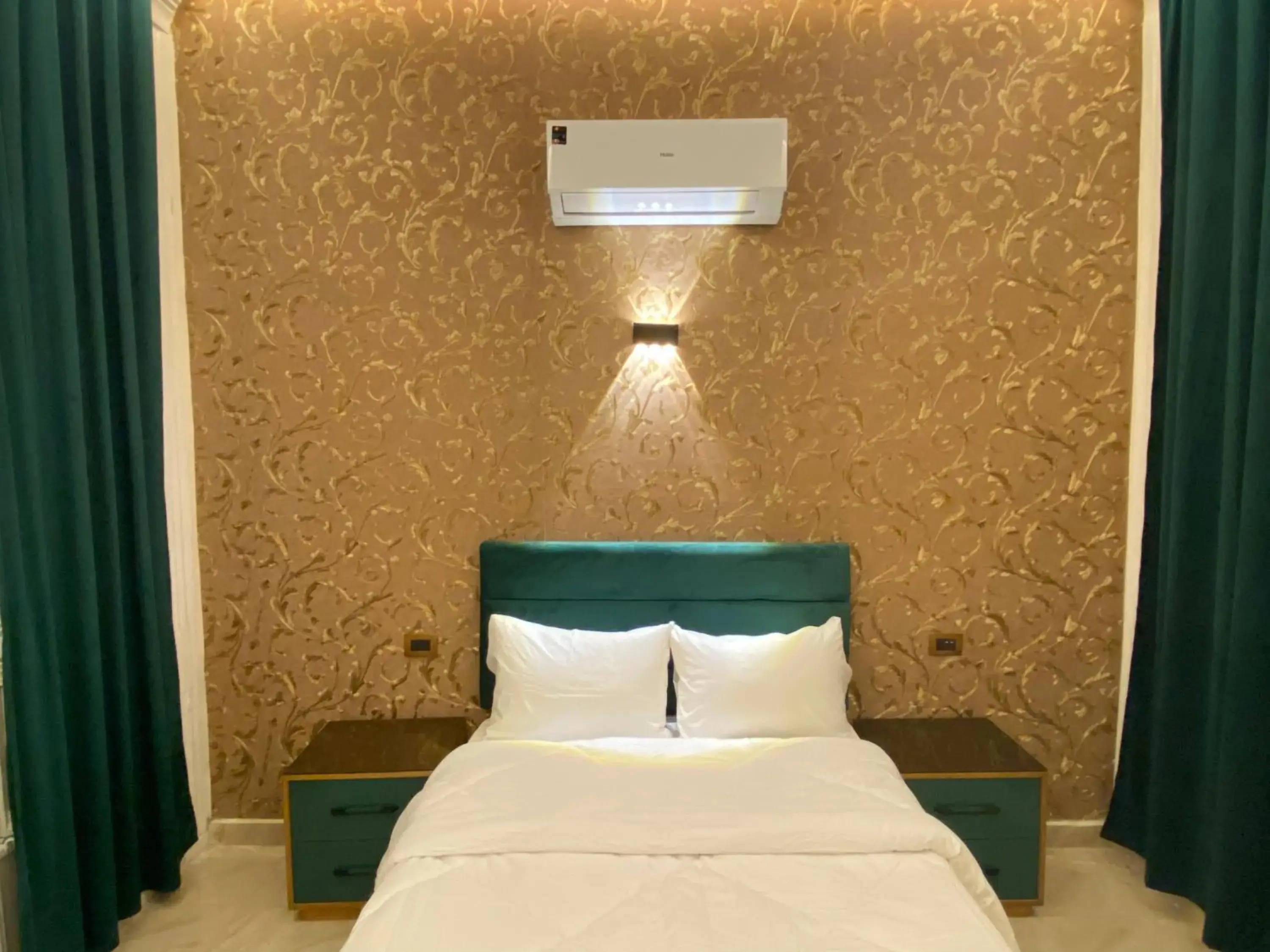 Deluxe Single Room in Hotel Richmond Down Town Deluxe Single Room in Hotel Richmond Down Town